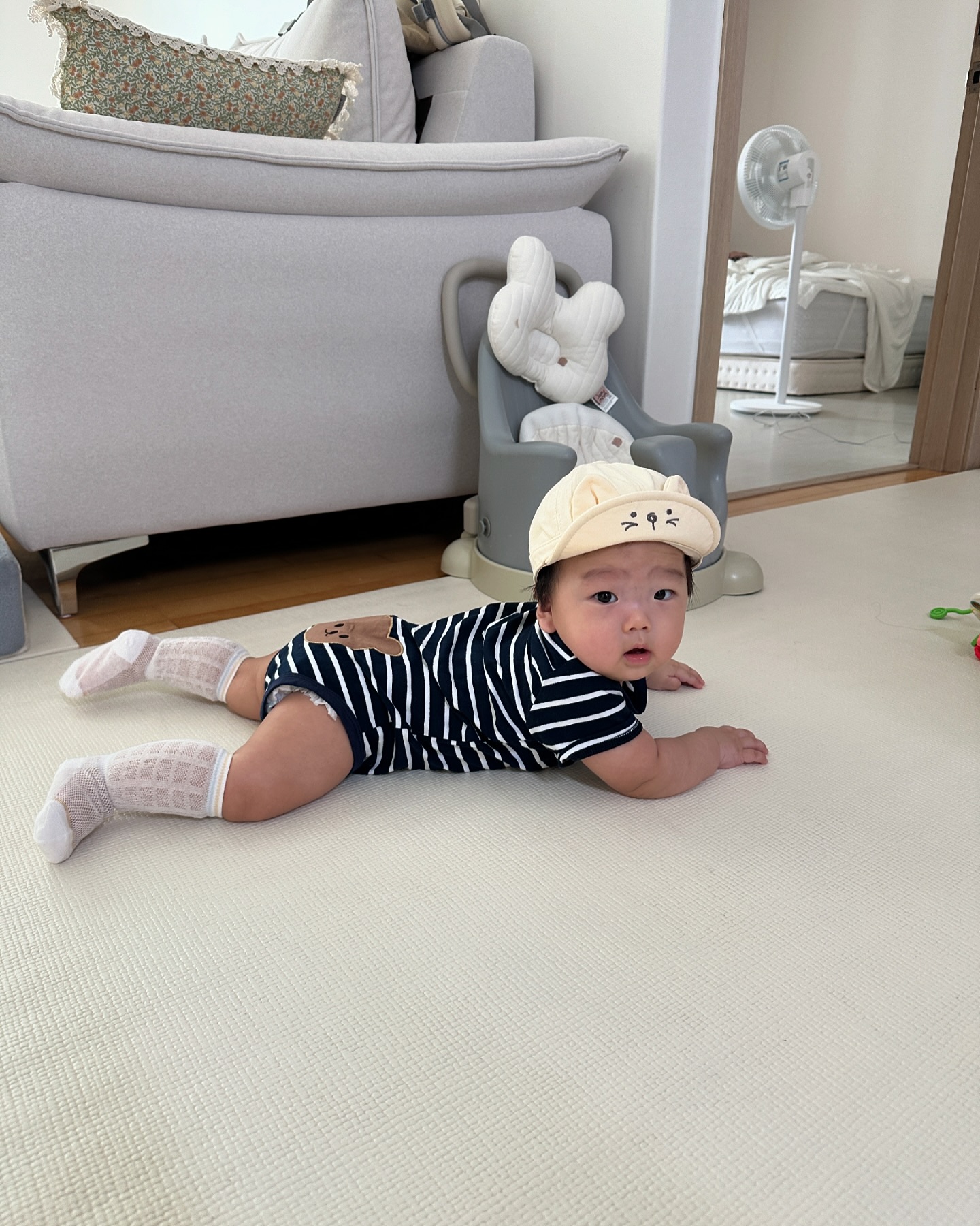 👶🏻+226

옴마랑 시밀러룩입고 두부촉감놀이 꼬고🖤
아참! 또하 이발도 했답니댜~ 인물이 더 사네살아 내새꾸👶🏻