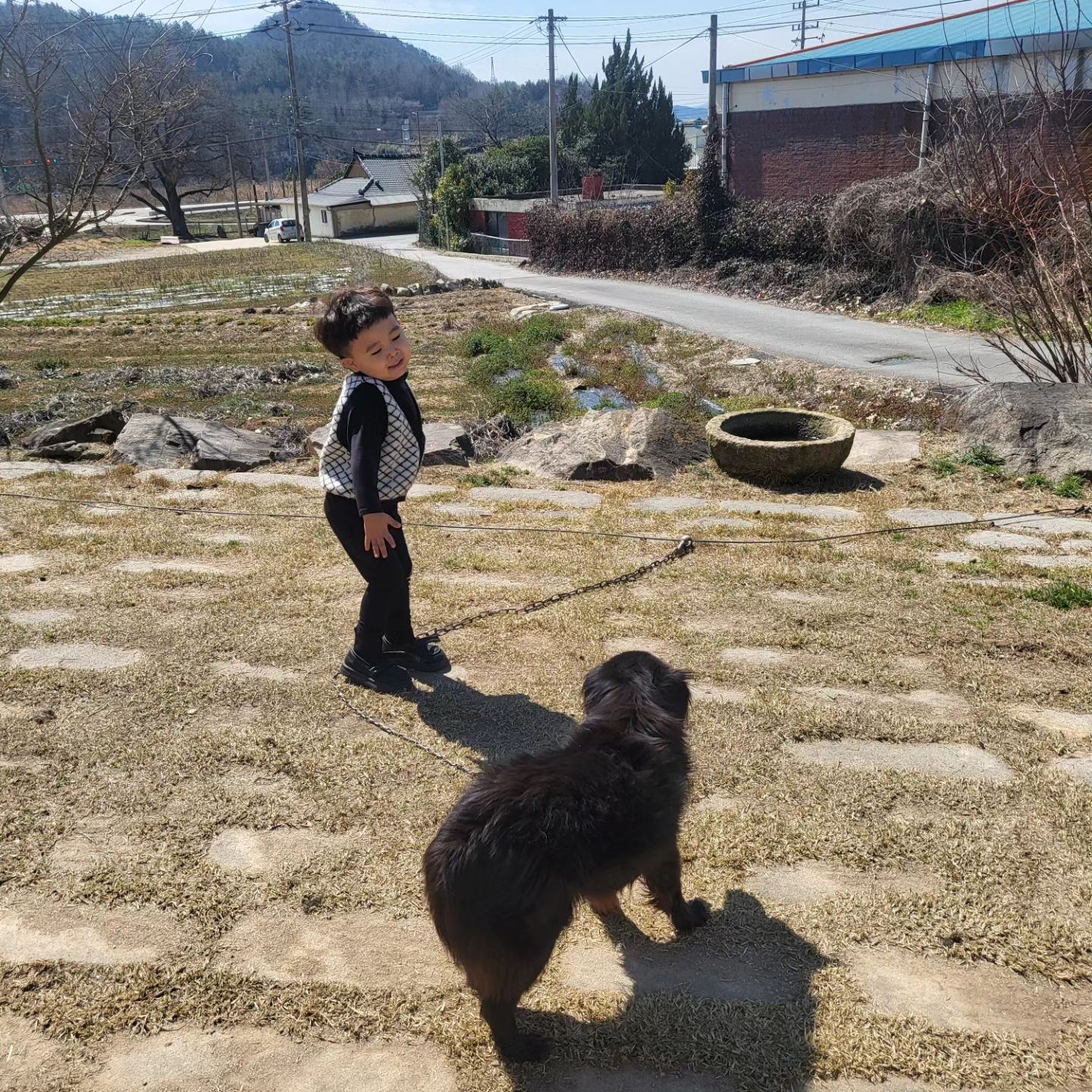애들어릴땐 흙밟고 자연하고
놀아야좋은데....
머어려운일이라고 이리못해주는지..
시골로이사를가야하나ㅠㅠ🤔
