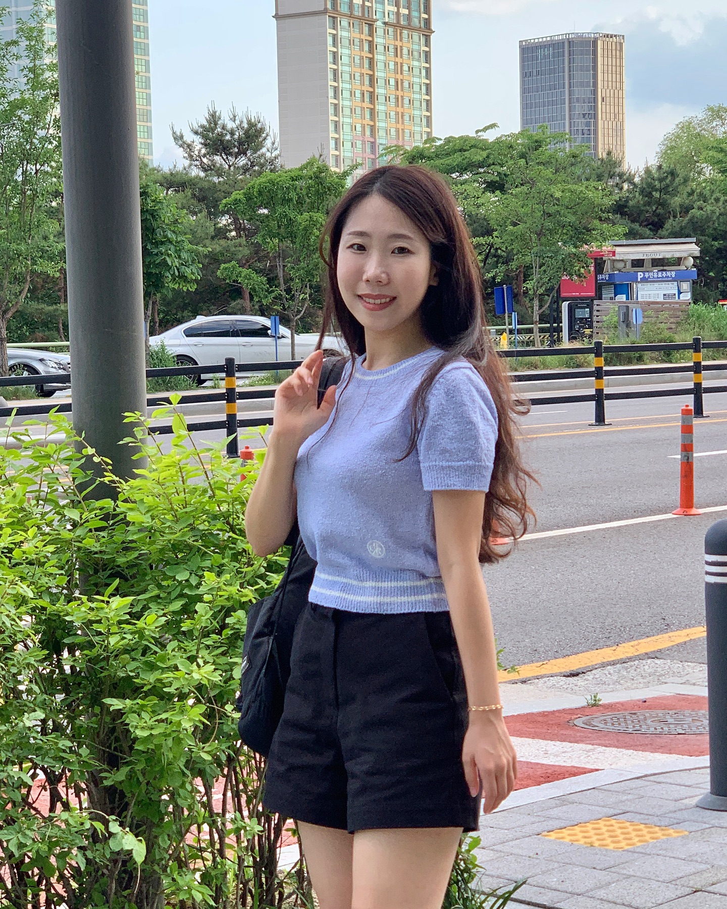 여름을 맞이해서 모공이 넓어지는거 같아 포텐자 레이저 받고 왔어요💖 피부과 전문의 원장님께서 직접 상담해주시고 평소 고민 있던 부분을 커스터마이징 시술로 해결주는데, 보톡스도 맞으면 좋겠다고 하셔서 보톡스까지 받았답니다. 

덕분에 피부 모공도 쫀쫀해지고 얼굴 라인도 잡아줘서 그야말로 요즘 포텐 터져서 메이크업 할 맛 나요 ㅎㅎㅎ

시술 하실 때 정말 꼼꼼하게 해주셔서 그런지 고민이었던 부분이 만족스럽게 진행된건 물론이거니와 관리도 프라이빗하게 받을 수 있어서 완전 만족! 

신논현역 6번 출구에서 1분도 안걸리는 거리고 반스 강남점 건물 7층이라 방문도 너무 편하더라고요. 세련된 인테리어와 고급스러운 느낌으로 바이레도 어메니티와 다이슨까지 구비되어서 앞으로 자주 다닐 예정 :) 

 #닥터뉴셀의원 #닥터뉴셀 #강남역피부과 #신논현역피부과 #강남피부과 #피부과추천 #뉴셀 #포텐자레이저 #보톡스 #보톡스후기 #DrNewCell dr.newcell
