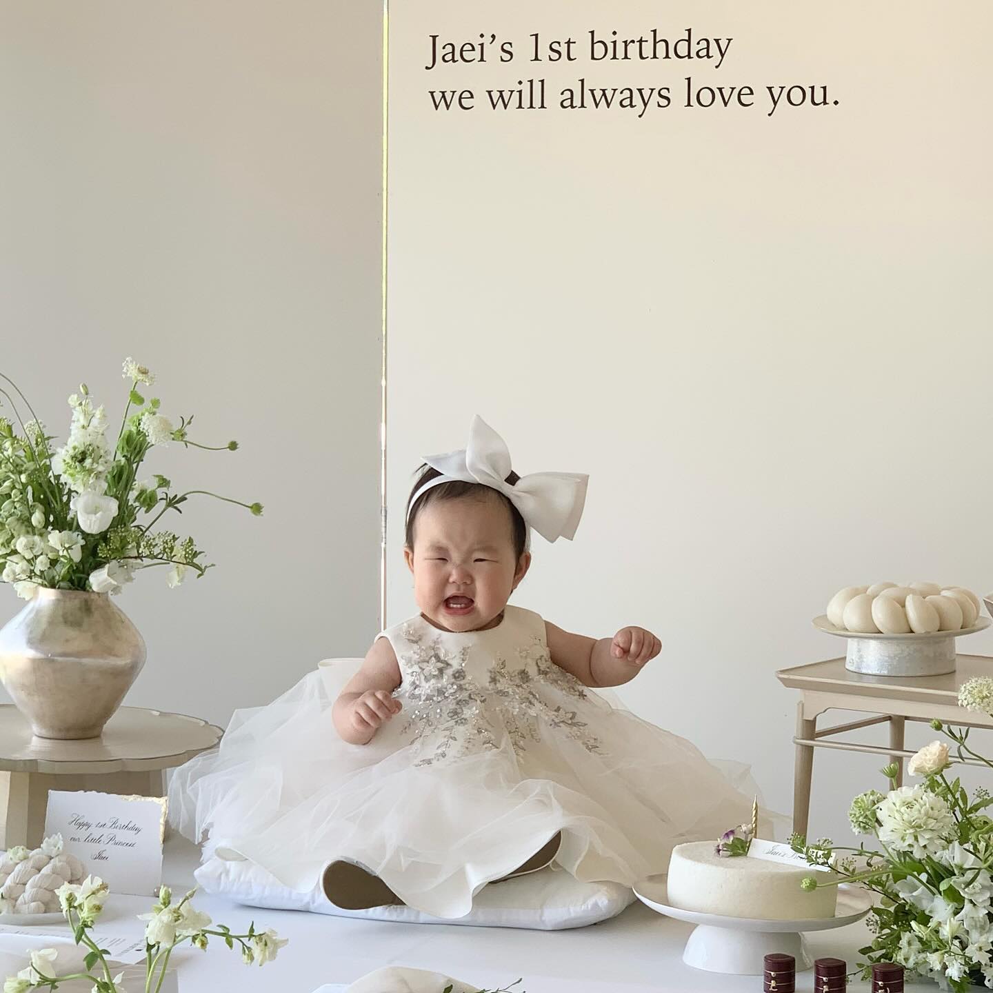 나도 이제 #돌끝맘
돌잔치당일 컨디션이 안좋았던 울아가
우는 모습도 사랑해
아기천사 1살생일 축하해☺️

✿20240427 +365days