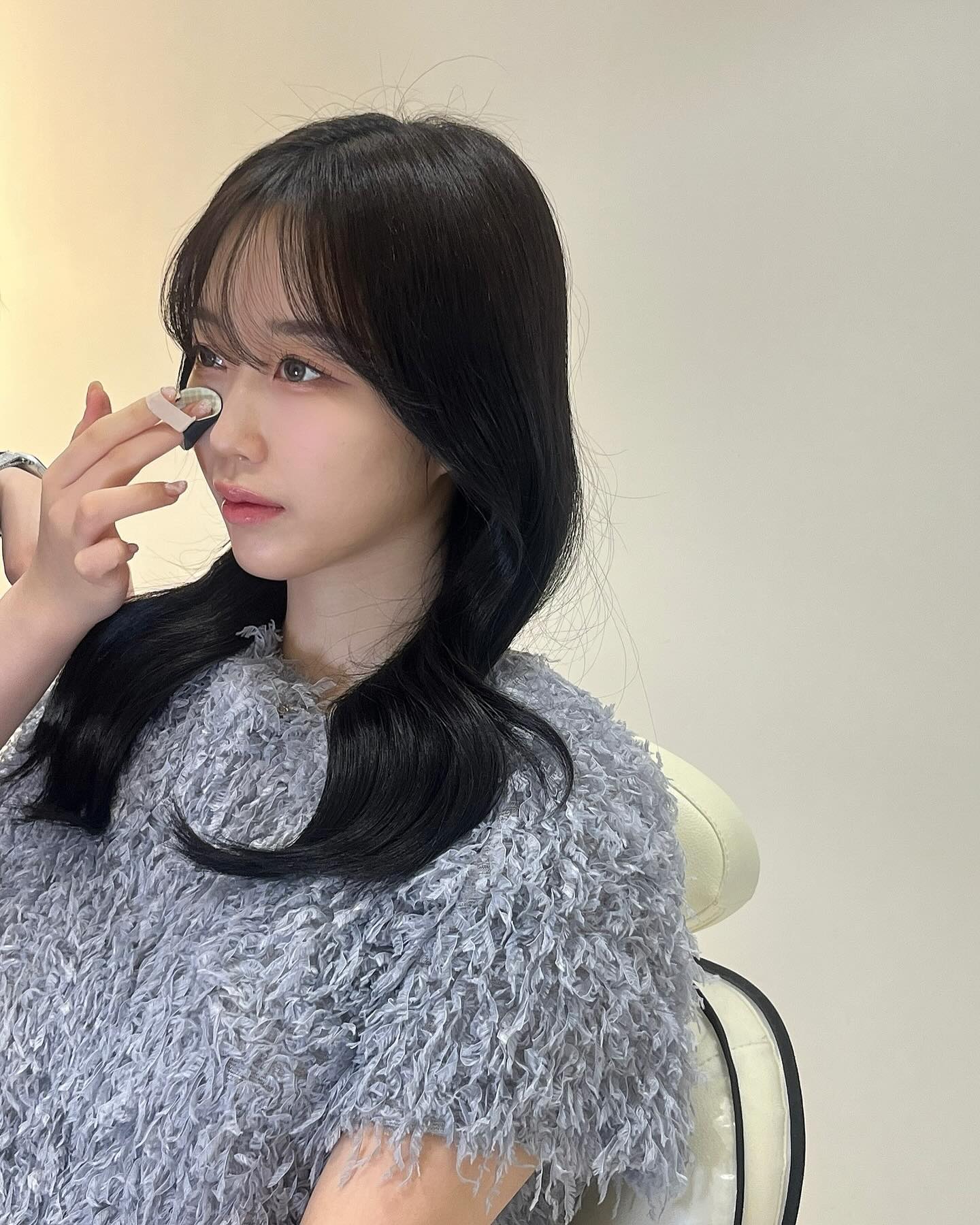 여름 쿨이라고 알려주셨는데 
내머리속은 아직 웜...🥹

#대구 #프로필사진 #대구메이크업 #셀피 #ootd