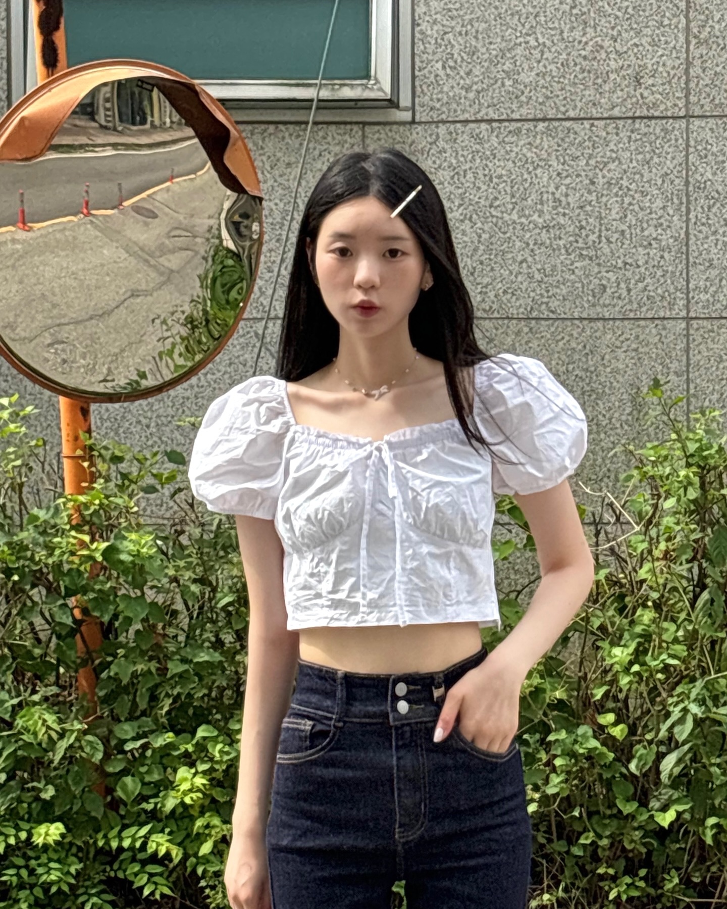 딥블루 팬츠에 크롭티 조합 기립박수 남발하고 가실게요 🤭💙

스판이 짱짱한데도 피가 안 통하는 느낌 없이 슈퍼 울트라 편함 그자체 ⊹

투버튼 하이웨스트라 다리도 길어보이는데 핏도 예쁘게 떨어져서 대만족이고 ♡ 매번 바지 사면 수선 맡기느라 힘들었는데 전문 테일러 서비스까지 가능헤서 논앤논 센스 대박 ✨

www.nonandnon.com

#nonandnon #논앤논 #광고 #협찬 #무신사 #무신사스냅 #무신사크루 #청바지 #하이웨스트