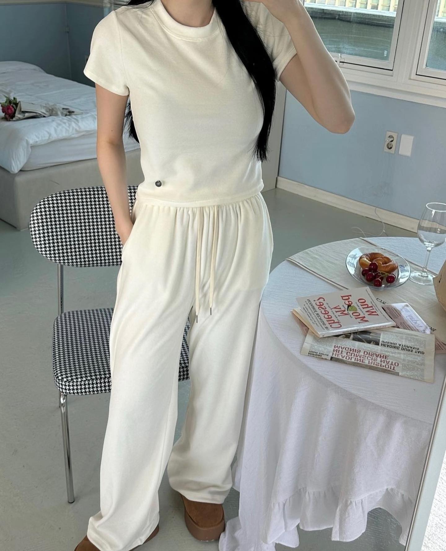 포근하고 따수운 벨벳 트레이닝 set 🤍
바지는 투웨이라 스트링 조절해서 
와이드,조거로 입을 수 있지요😜

•벨벳 트레이닝 set :아이
