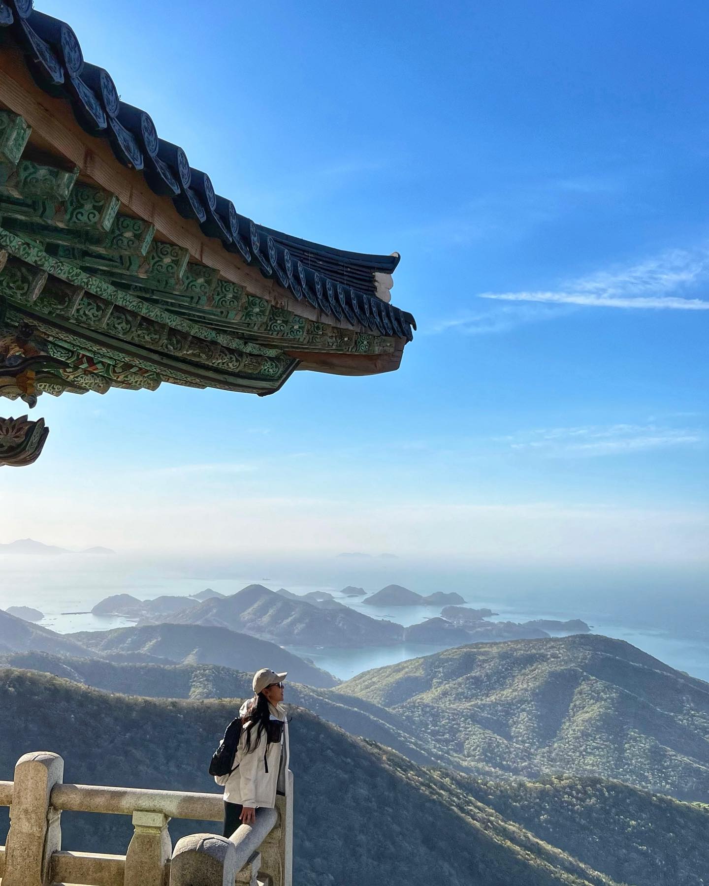 .

한가지 소원만은 반드시 들어준다는 보리암🧞‍♂️

추운 날씨에 라면먹고 체했지만
빌고 온 소원이 꼭 이루워지길🙏

⛰️ 남해금산 (681m)
📍 두모주차장-부소암-상사암-금산산장-금산정상(봉수대)
 -보리암-쌍홍문-금산탐방지원센터 (6.42km)
🕒 4시간 30분 (휴식시간 48분 포함)

#남해금산 #보리암 #부소암 #상사암 #금산산장 #쌍홍문 #금산탐방지원센터 #한려해상국립공원 #주말등산 #일출산행 #원정산행 #chaelee_mountain #20230409