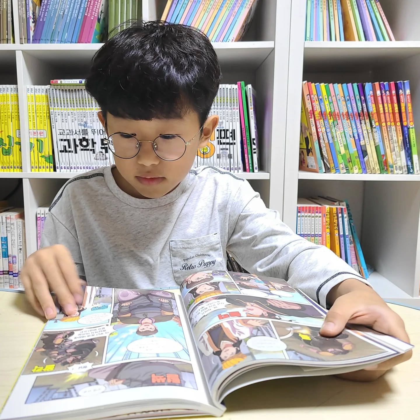 #협찬 이지만 진심을 담아 쓴 서평입니다.

누적 판매 40만부 돌파와 대만 판권 수출까지
세계로 나아가는 베스트셀러시리즈!

누구나 쉽고 재미있게 읽을수있는  설민석의 삼국지대모험

#설민석#설쌤#학습만화#초등학습만화#만화삼국지#어린이교양#어린이고전#중국역사#적벽대전#화용도#조조#관우#형주성#제갈량#제갈공명#주유#황충