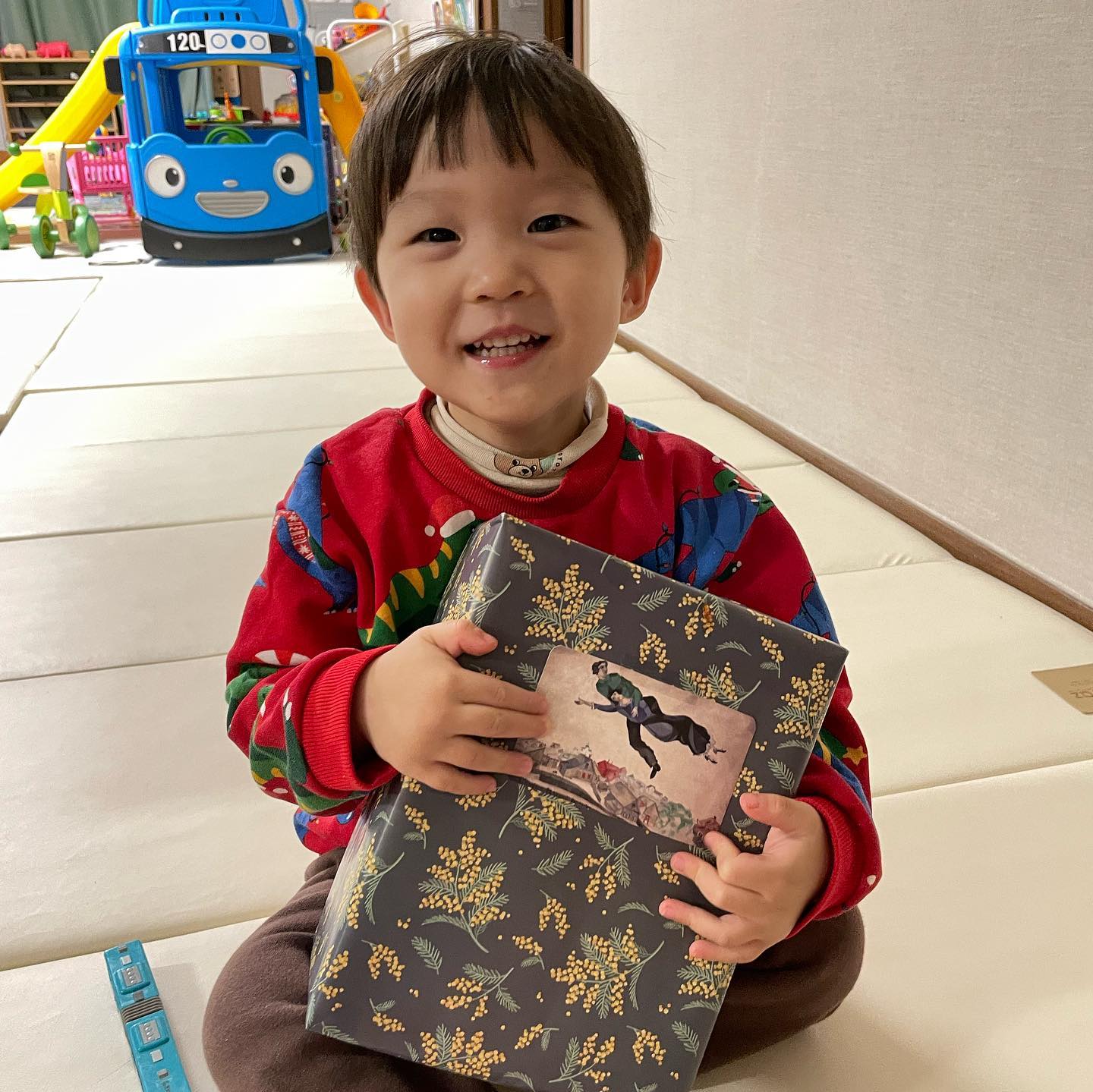 행복했던 크리스마스🎄
이모한테 우주 조명 받아서 행복해찌❤️