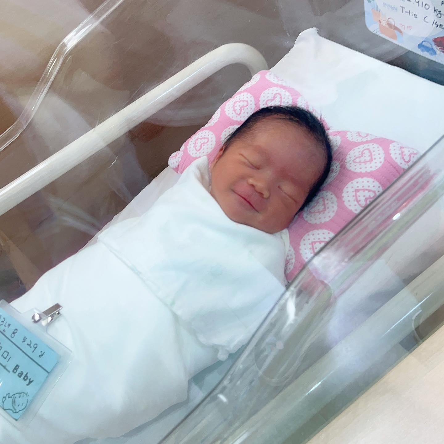 .
.
#악 !!! #졸귀탱 💕
#인생3일차👶🏻🍼 #배냇짓 #뽀
.
엉덩이 주사힘으로 왔다갔다~~ 😵‍💫
약발 떨어지기전에 한번 더 움직여볼까아아아아~~~~
.
.
.
.
#미소천사#신생아#아기#baby#둘찌#입술쭉 😘#귀여워#예쁜내새꾸#이따만나자 👋
