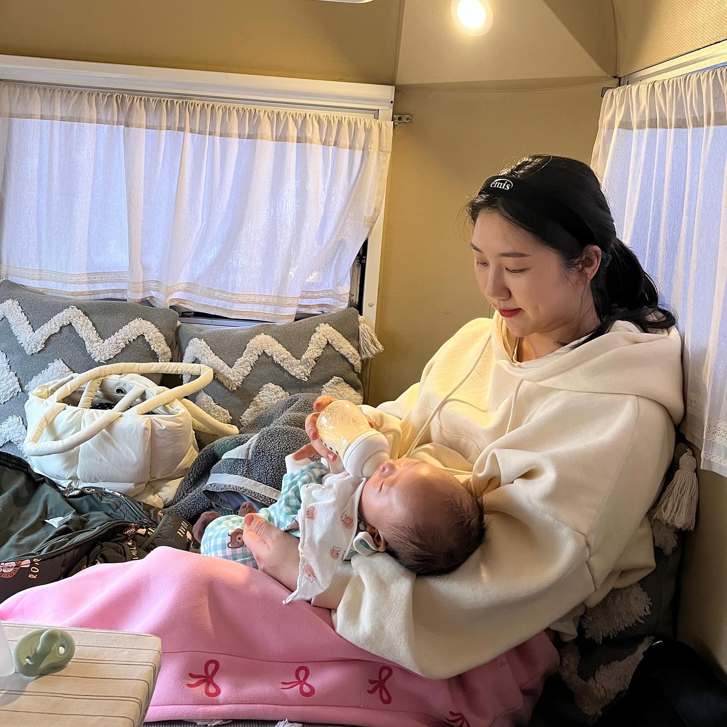 ౨ৎ 

제법 엄마 티 좀 남?
맘마 트림 무한반복 중