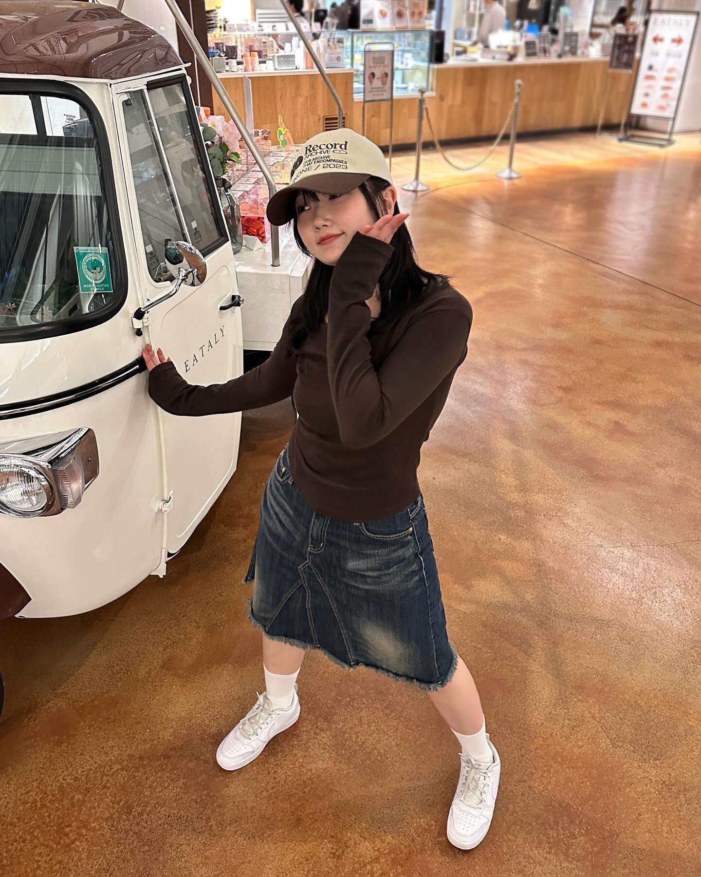 #광고 #suku #수쿠 #볼캡
모자장수의 N번째 모자🧢 
모자는 사도 사도 끝이 없는 것 같아요….

저는 귀여운 배색과 적당한 깊이감이 마음에 들었어요🤎
브라운톤에 맞춰서 코디해봤는데 어떤가요?🙂‍↕️