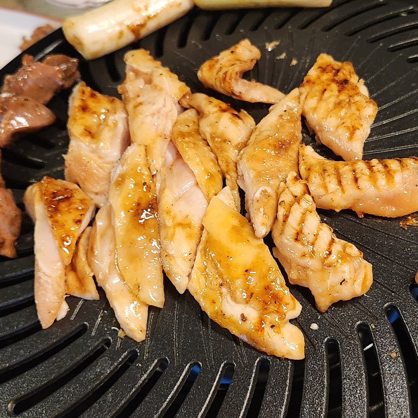 너무 맛있는 닭구이!
그냥 닭도 아니구 토종닭~~
벌써 몇번째 방문인지 몰라유..
취향저격 제대로 당했답니다 ㅎㅎ
토계~ 인테리어도 예쁘고
분위기 너무 좋음..

#먹방 #먹스타그램 #토종닭구이 #토계 #먹스타그램맞팔 #영등포맛집 #영등포역맛집 #영등포술집 #jmt #좋아요 #맞팔 #먹팔 #타임스퀘어맛집 #영등포타임스퀘어맛집