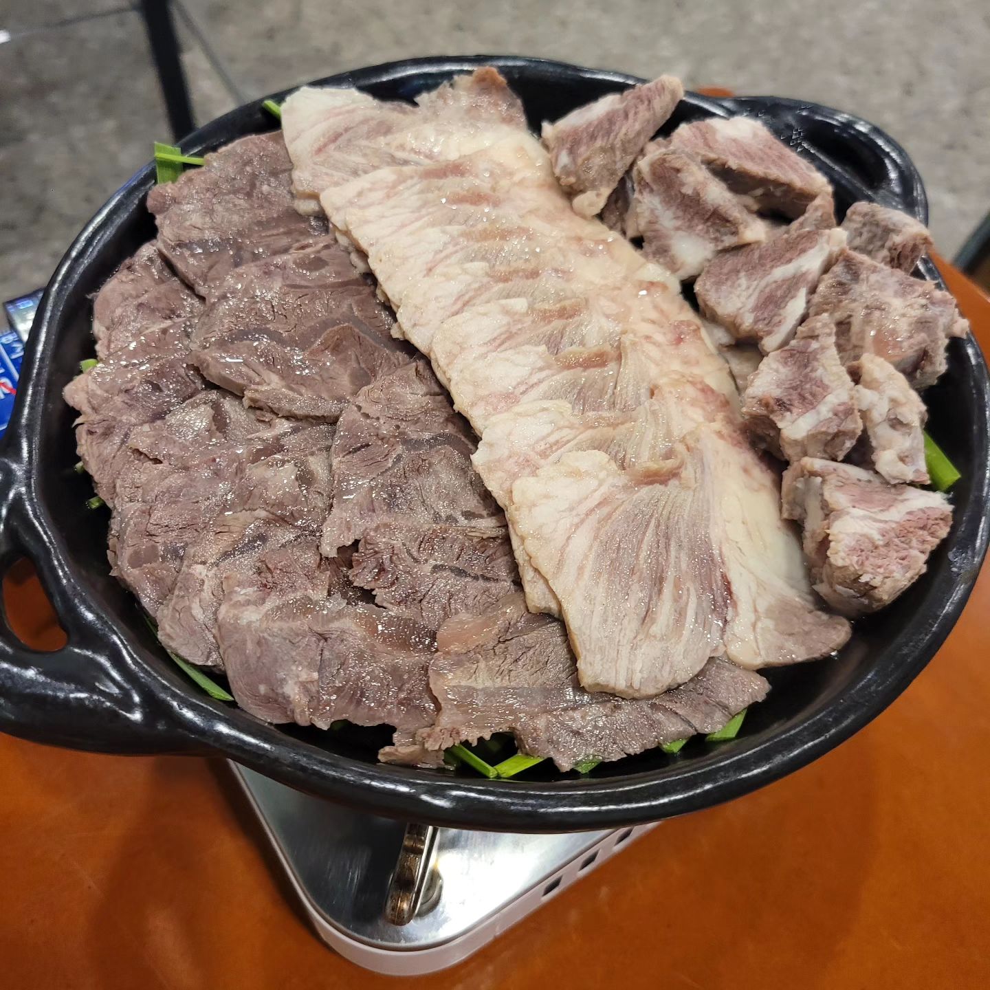 대니안대니 생파!!

1차 달래해장
2차 오뎅또오지상
3차 노래방

와... 엄청 먹었다ㅋㅋ
추운데 웨이팅까지 해가며 입장한 오뎅바ㅎㅎ
🍢 웨이팅할정도는 아녔다...
그래도 jimin_kim91 jjongo01 이랑 너무 즐거웠던
지후 챙기다가 늦게 합류한 byeongribmin 오빠까지
다들 너무너무너무 고마워요♡♡