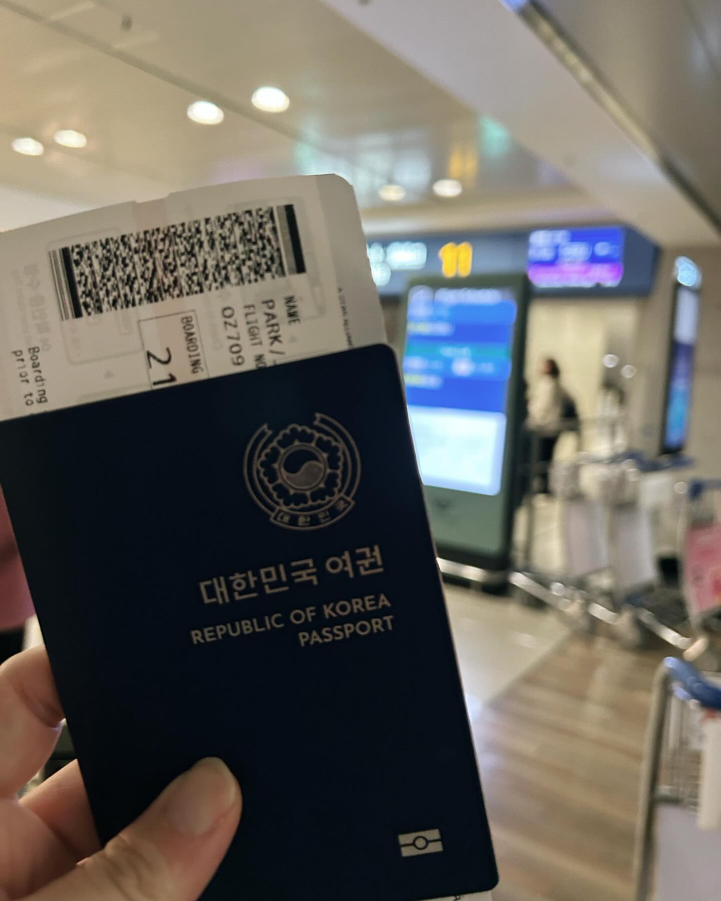 #슝 
인천공항에 사람은 많네! 
.
.
#급여행 #자유여행 #잘다녀오겠습니다 
#인천공항 #출발한다 #밤비행기