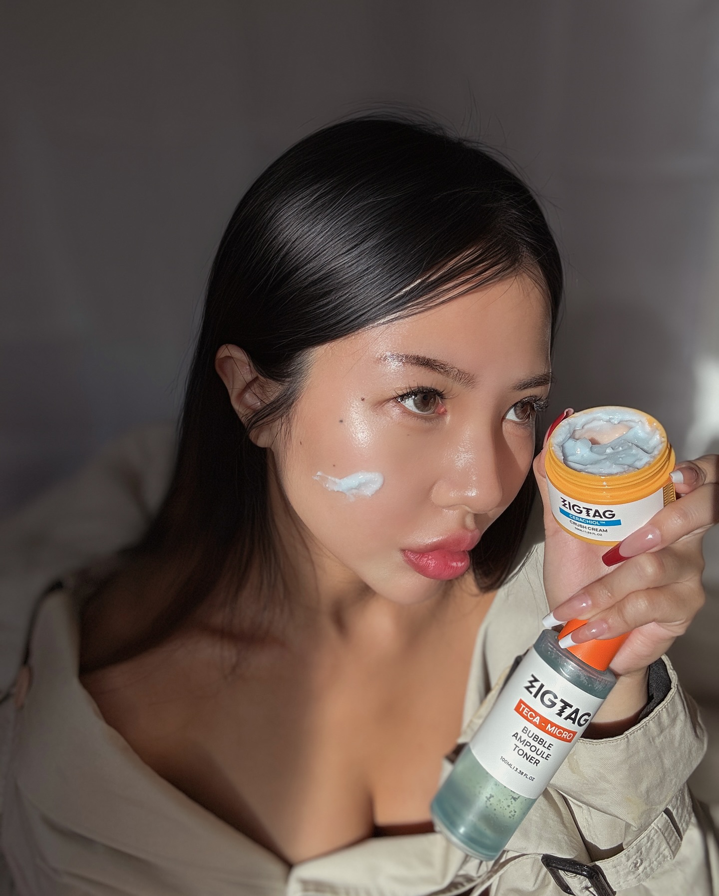 #AD #광고 버블 터트리고 수분 충전 완료 💧 #버블토너 #수분템 
Pop the bubbles and, lock in the hydration 🫧
환절기에도 촉촉하게~ 간편 진정까지 싹! 💦

그러고 순한 레티놀로 겁없이 케어 🌿 민감피부도 문제없어! 
Don’t forget your retinol girls, and this one is 🧑‍🍳 💋 

#진정필수템 #직택 #레티놀크러쉬 #bubbletoner #hydrationhack #skinessentials #zigtag #retinolcrush #crushcream #바쿠치올 #세라치올 #세라마이드 #크러시크림 #수분캡슐 #fashionablederma #지그태그 #버블앰플토너 #테크마이크로