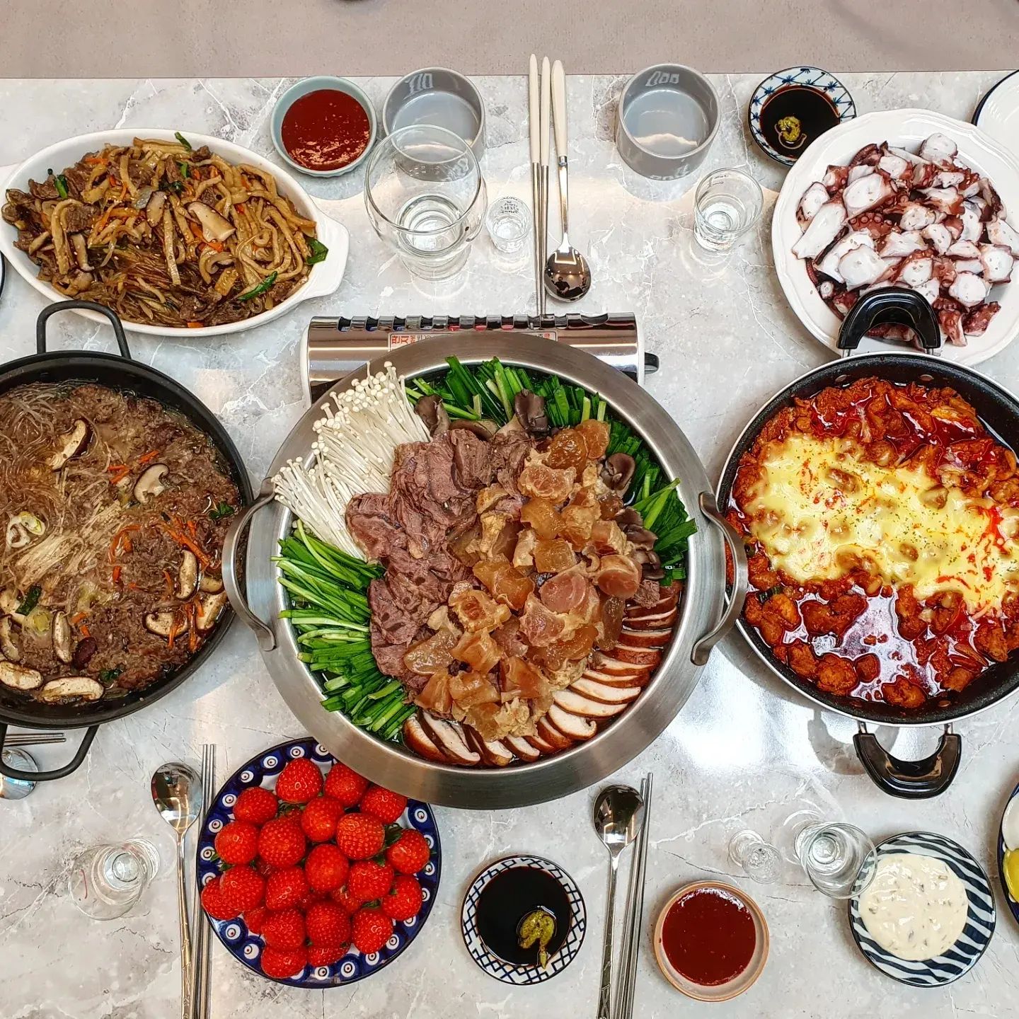 얼마전 두찌 생일이어서 생일상 올려보아요😊
방학이라 #돌밥돌밥 주방에서 살고 있어서 인스타접속을 잘 못하네요~짬나는 시간에는 애들 공부시키고 드라마보고😅
주부님들 홧팅입니당!