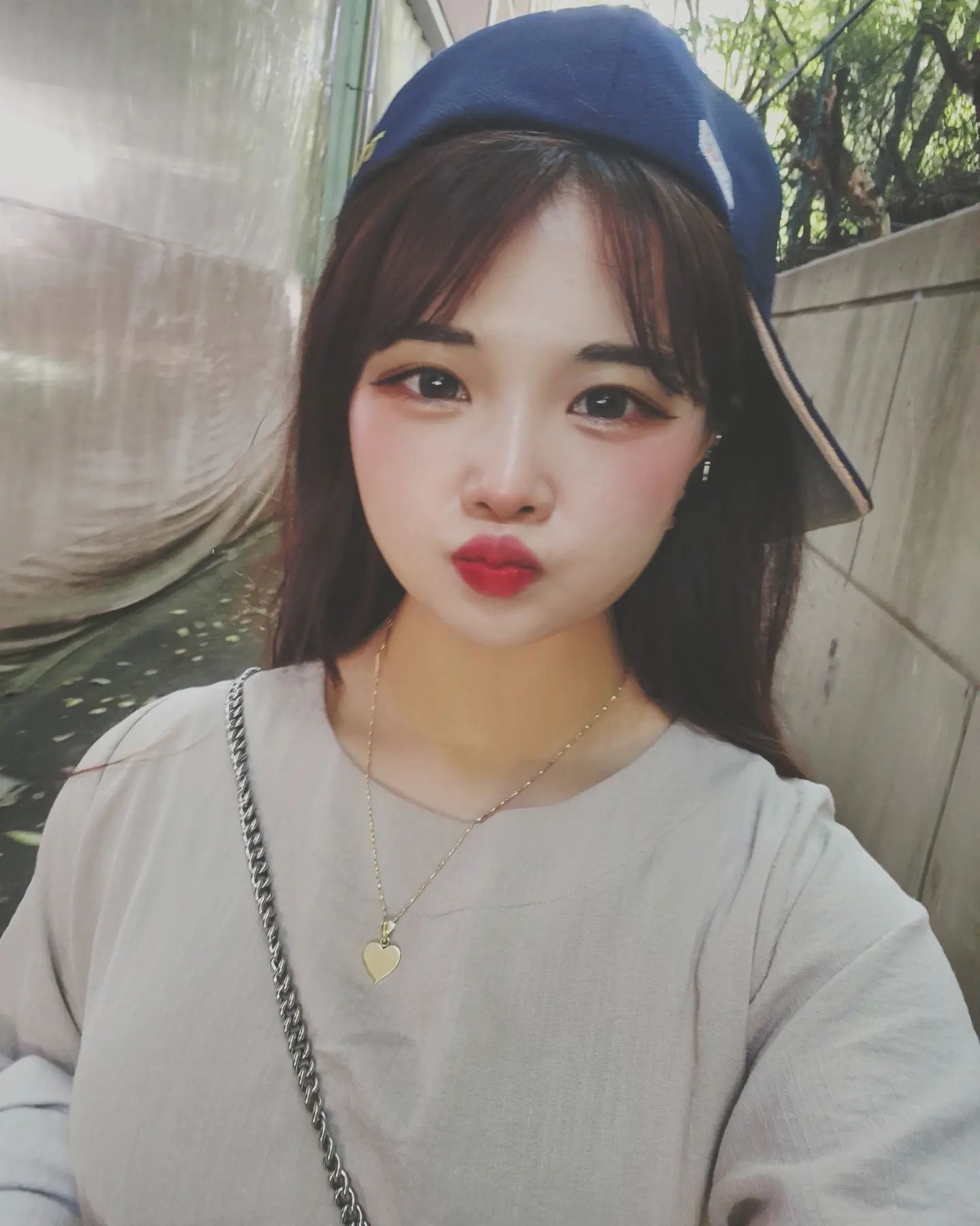 24.09
오늘은 사인야구 구경 중~
모자 뺏어쓰기^^
어제 술 먹어서 눈이 감기는 건 비밀..