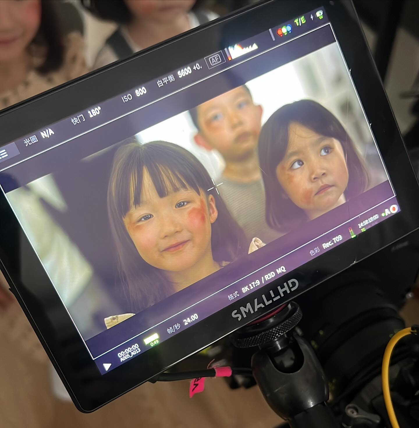#촬영기록

주말에 촬영했던 단편영화 🎬

학대받는 아이역으로 출연해서
얼굴에 멍 분장하니까 뭐가 그리 좋은지
화장 안지우고싶다고 🤣🤣
(사람들이 오해해....)

현장 분위기메이커 표권오빠와
귀여운 친구 하람이와 함께해서 너무 즐거웠고
촬영장 분위기도 넘 좋아서
즐겁게 촬영하고왔어요 🥰
jpg170619
haram_aumom 

아이들 많이 배려해주시고 도와주셨던
친절한 감독님과 스텝분들
모두 감사합니다 💕

좋은 작품 기다리고있을게요 👍✨✨
sbx269426
shield5873
cheerio_p
s.ymmmj 

#내사랑 #기요미 #사랑해
#여아모델 #아역배우 #육아 #육아소통 #키즈모델 #피팅모델 #육아스타그램 #소통 #일상 #데일리 #kid #girl #캐스팅 #캐스팅디렉터