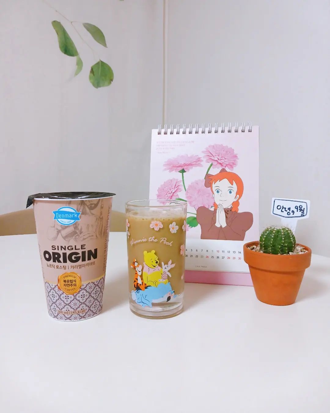#할인구매 fresh.denmark #덴마크오리진 #북유럽커피 #싱글오리진 #08L #오리진 #편의점커피 #프리미엄커피 #덴마크커피

아메리카노도 좋아하지만 달달한 카라멜마끼아또 넘 좋아함! 기분좋게 달달함, 끝맛도 느끼하지않고 넘 맛있다!
집에서 홈카페 즐기기에도 좋고 아침에 걸어다니는데 조금 일찍 도착해서 벤치에 앉아 마시는 커피는 세상 달콤하고맛있다! 같이 일하는 분들 하나씩 나눠드렸더니 맛있다고 좋아하심ㅎ 편의점에서 행사할때 다른맛도 맛보고싶다능!