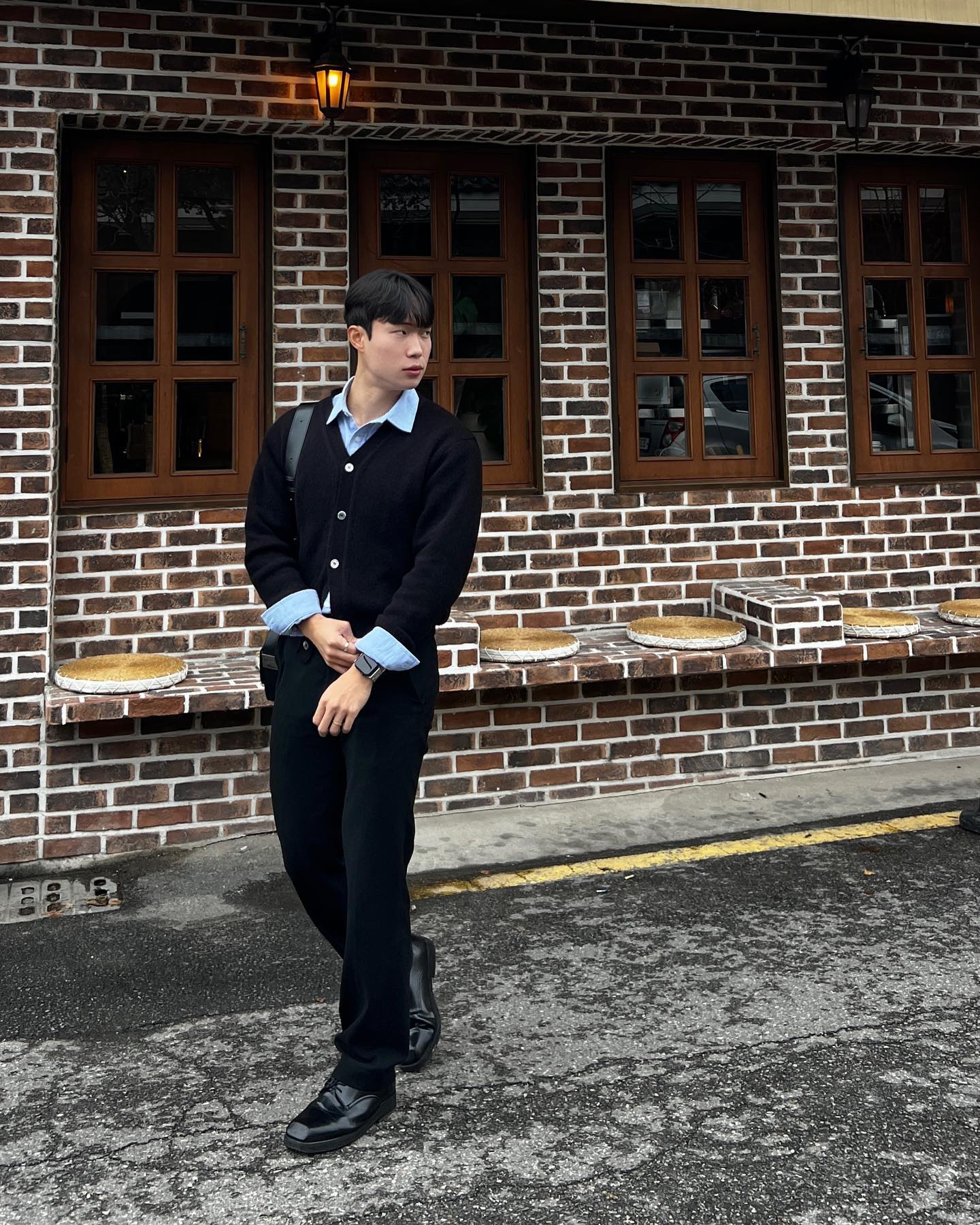 #광고

가을과 겨울 그 사이

-Casual] Alpaca cardigan knit Black

크롭한 기장으로 트렌디함을 더하고 단추 디테일들까지 살아있는 가디건 클래식한 무드와 더불어 부드러운 터치감까지

제품은 verno_official 에서 제공해 주셨습니다.

#베르노#가디건#가디건추천#니트#니트추천#캐주얼룩#미니멀룩#가을코디#겨울코디#남친룩#행궁동#행궁동카페#행궁동카페추천#라퍼지스토어