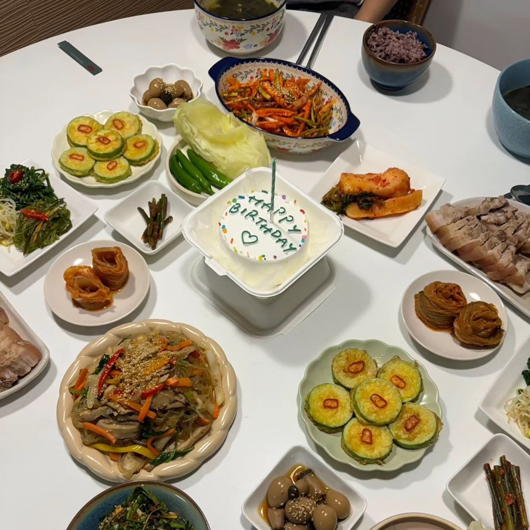 ⠀
⠀
⠀
⠀
⠀
준비하는 과정은 힘들어도
맛있게 드셔주시고 좋아해주시니
그걸로 만족하는 어머님 생신상 🎂
며느리가 많이 감사드리구 사랑합니동🤍
⠀
⠀
⠀
⠀
⠀
#생신상 #생신상차리기 #며느리표생신상
#홈쿡스타그램 #어머님생신축하 #hbd
#생신음식 #요린이 #생신케이크 #며느리모드