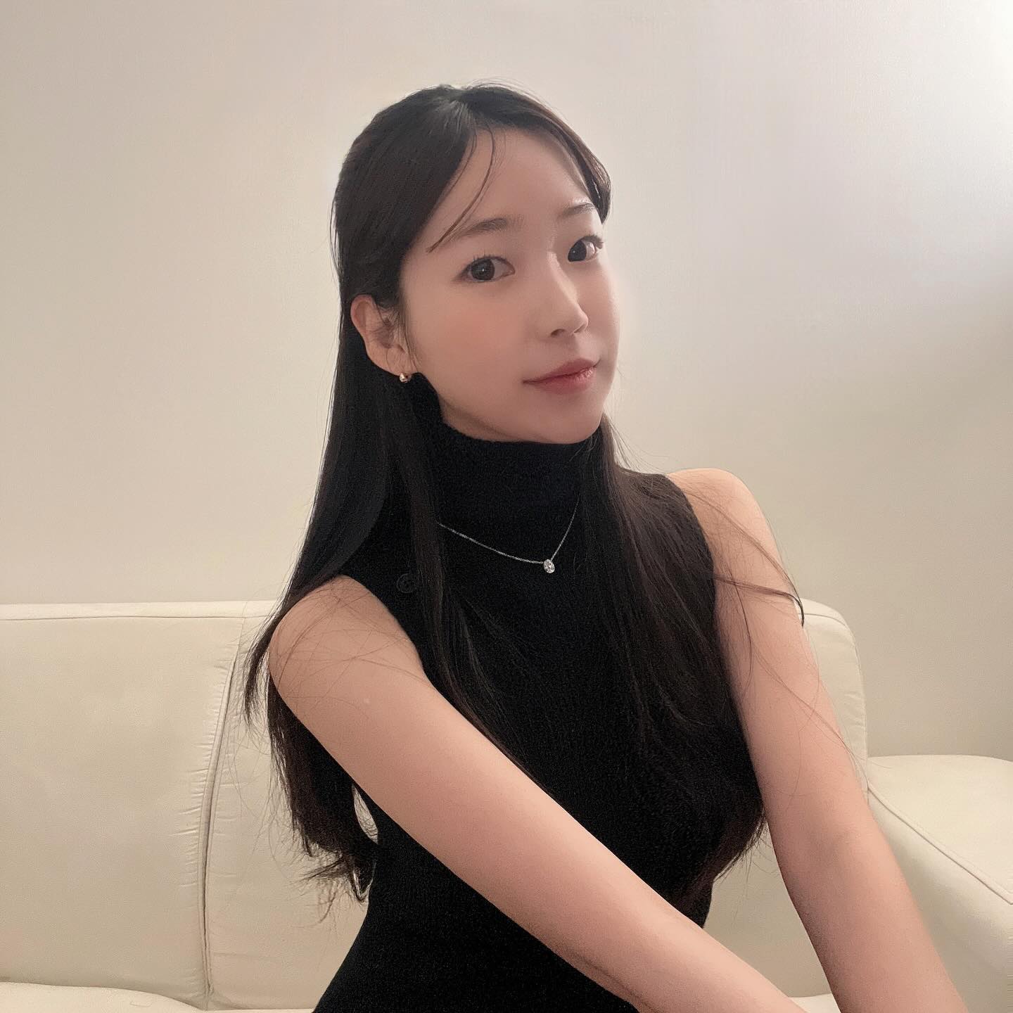 #협찬 ⠀
⠀
덮머?깐머? 앞머리 n년차 되면 가끔은 색다르게 스타일링 하고싶을 때 있잖아요,,유우명한 아이돌 잔머리도 스타일링 해보고 싶구,,ㅎ⠀
⠀
차홍 픽스 디테일 헤어 마스카라로 깐머 도전해봤어요 5초만에 완성,,,짱쉬움! 정수리 뜬 머리도 챡 잘 가라앉구요 앞머리 드라이하고 고정용으로도 잘 쓰게 될거같아요 꿀템,,,🖤⠀
⠀
#차홍 #차홍헤어마스카라 #잔머리마스카라 #차홍신제품 #아이돌잔머리커버 #피부저자극 #두피저자극 #잔머리케어 #3초셋팅 #24시간지속력⠀