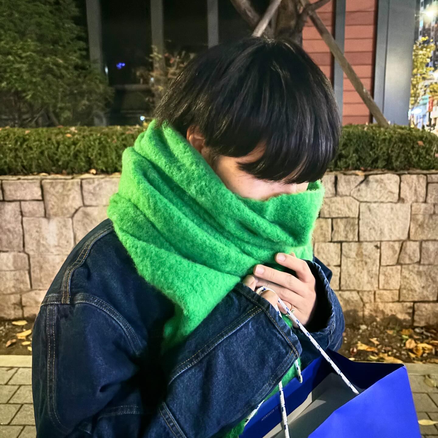 とても寒いです
•
カップルマフラーです