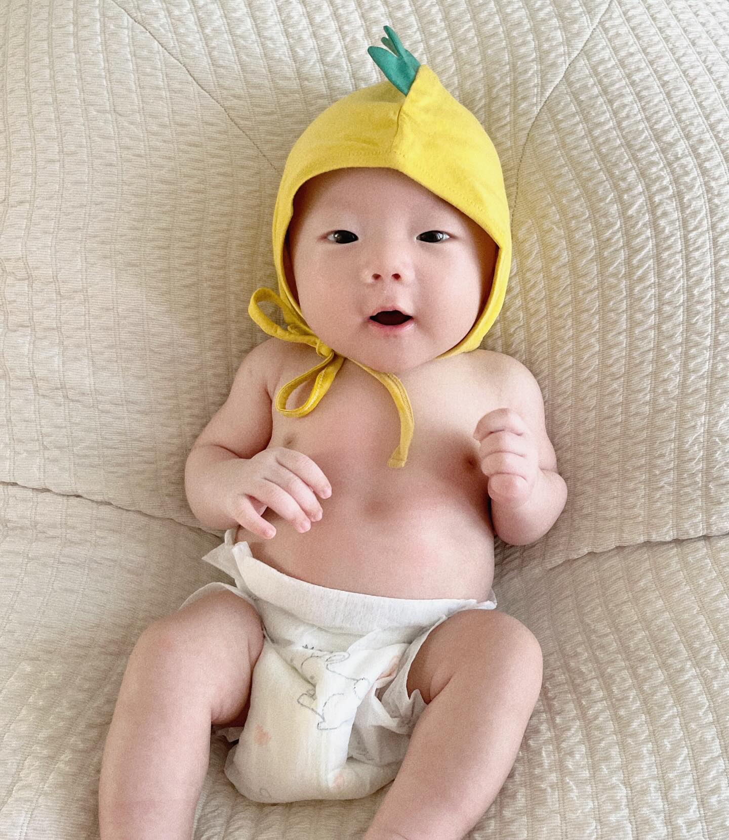 2024.05.16 우리 아기 문서유 50일 👶🏻
셀프 촬영하길 잘?한듯 ㅎㅎㅎ귀여워!!!💛

#50일셀프촬영 
#50일아기 
#청룡띠맘