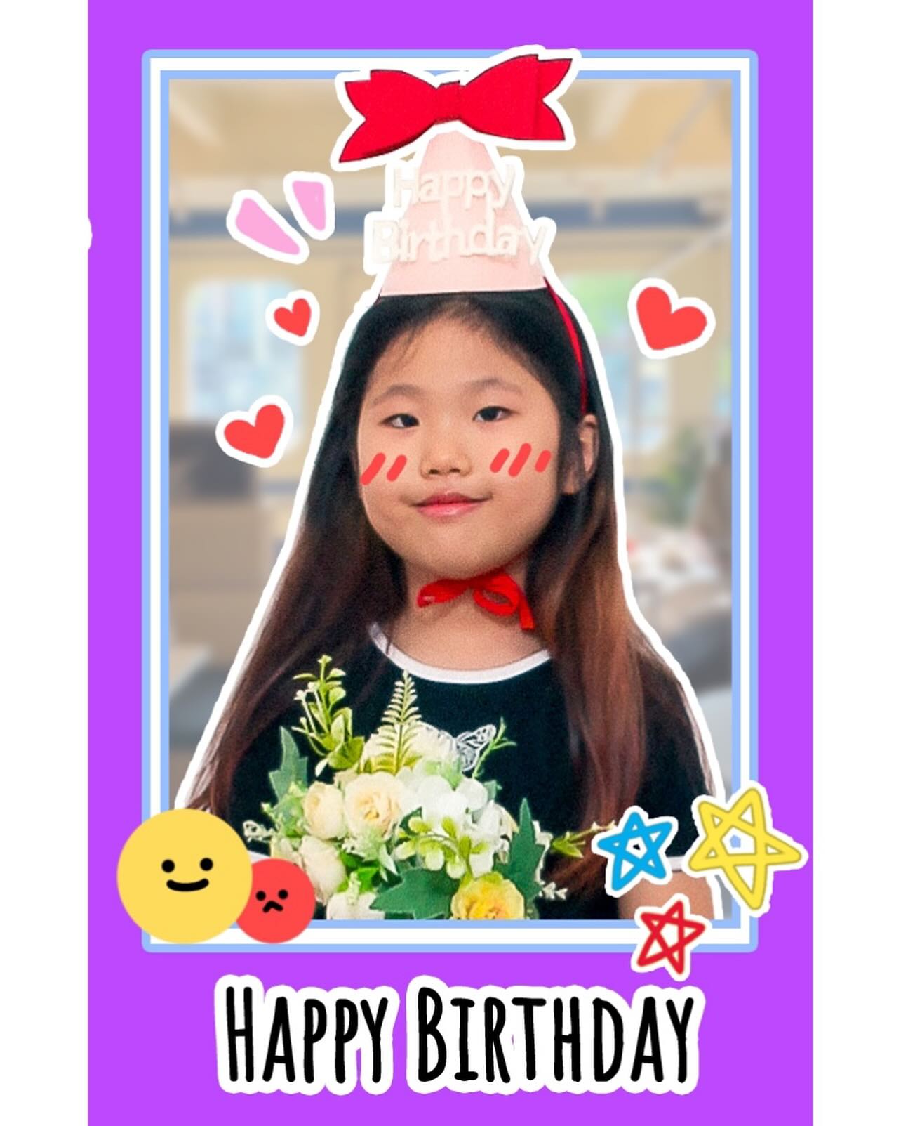 생일 축하해 콩나물🩷

주말에 짜근고모 만나서 놀고, 키즈카페도 가고, 선물도 받고
헤어질때 또 울고, 레고 조립하면서 하루종일 집중도 하고.
바쁘다바빠 콩나물 사회...

겸사겸사 사진도 찍어볼까 해서 예약했던 스튜디오는,
셀프스튜디오를 처음 가다보니
사진찍고 인화/저장/카메라끄는 것 까지 셀프인지 몰라서 이걸 잘 할수있을까- 걱정 했지만
오히려 낯가리는 세명 맘 편하게 찍을 수 있어서
살짝 신세계였음ㅋㅋㅋㅋ 원본까지 다 받는거 너무 조코요..

살면서 삶에 대한 경우의 수를 계획한게 딱 세번 있었는데,
그 중 한번이 콩나물의 성장에 따른 미래계획이었다.
다행히 잘 자라줬지만...
그렇게 별 생각 다 해가며 복잡했던 어릴때를 빼곤,
콩나물은 생각보다 더 엄마빠를 배려하는 아이로 자랐다.
해준거에 비해 과분하게 자라는 아이들이 그래서 선물인가.

생일축하해. 콩나물.
엄마의 오늘이 행복한건 네가 태어나서야.
고마워.

꽃다발 사들고 온 아빠에게 부서진 레고를 건네며,
이거 왜 뿌서졌어??! 하는 아빠에게 하는 말.
“오늘 내 생일이야.” = 그만하고 고쳐줘.

많이 컸다.

#우리집_콩나물 #내사랑집요정과함께 
#콩나물생일🎂 #생일축하해 #8살생일축하해❤️ 
#모노크롬셀프스튜디오 #모노크롬셀프스튜디오_다산
#오랜만에가족사진👪