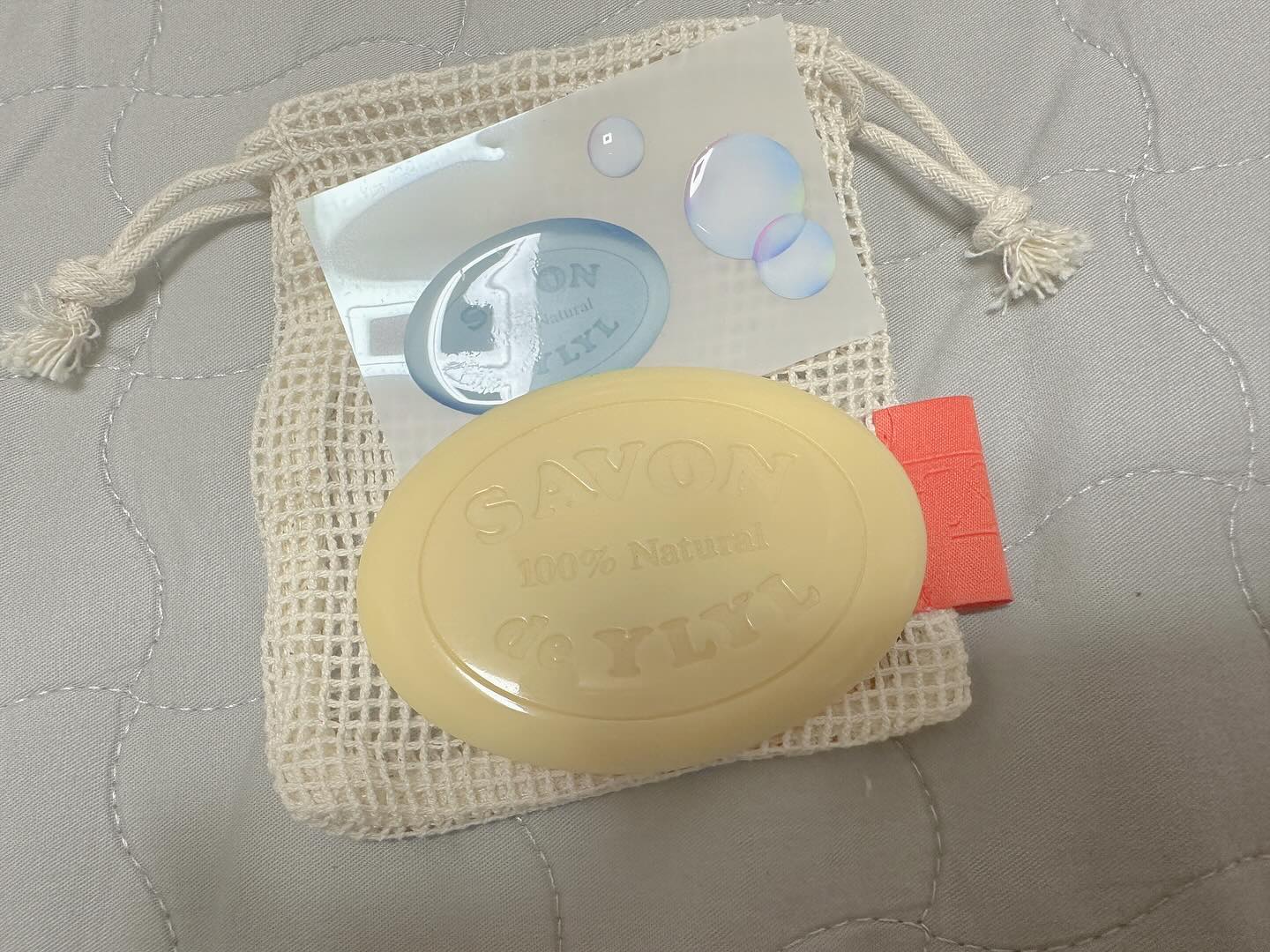 그립톡이 이케 이쁠 일💛🤍 
버터색 넘 예뿐디