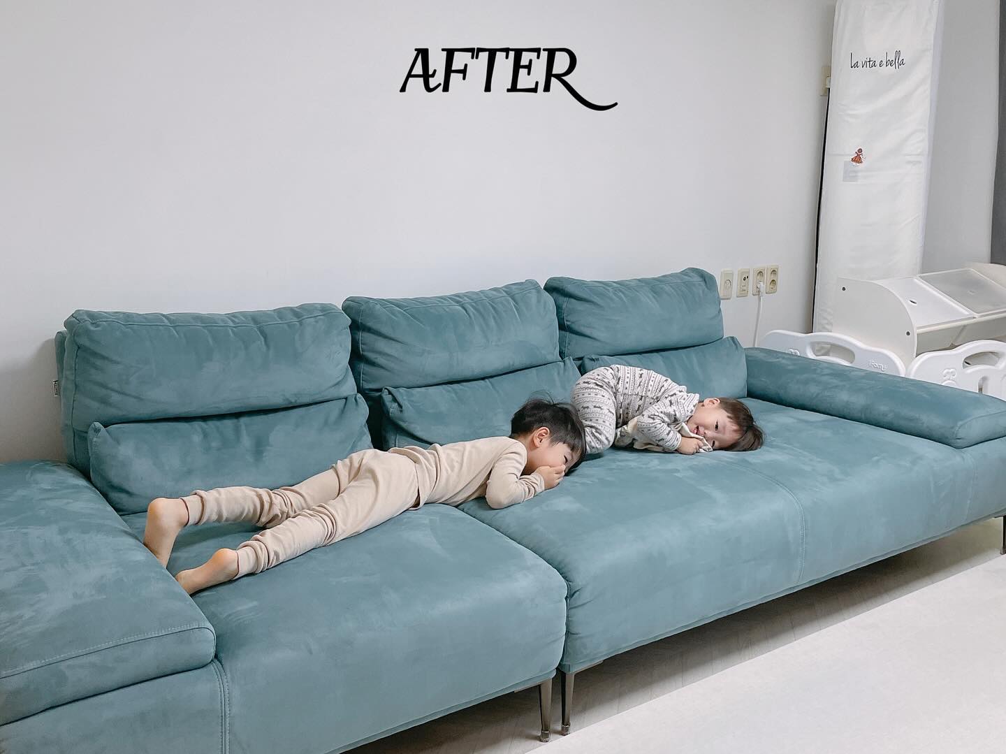 우리집 최대 골칫거리.. 패브릭소파!!🤦🏼
아이들있는집이 왜 패브릭소파 안쓰는지 
3년동안 몸소 경험함 🤣🥲
두 아들녀석들 패브릭소파에 그동안 안쏟은게 없음🤯
둘째는 신생아때 쉬 실수도 한번 했었던..(이건 머 엄마실수지머…🥲)
우리남편도 맥주한번 쏟았었고😱
암튼 얼룩이 너무 심해서 진짜 버리고싶을정도였는데
#클리닝데이 에서 말끔히 없애주심!!👍🏻👍🏻
비포 에프터 비교해보면 진짜 대박.. 
진짜 청소하고나니 어찌나 속이 시원하던지!!
얼룩은 물론이고 구석구석 먼지도 다 제거해주셔서 대만족
매트리스도 맡겨야겠다🫶🏻
.
#협찬 #리뷰노트체험단 #목동소파청소 #패브릭소파청소
#목동매트리스청소 #패브릭소파청소업체 #패브릭소파얼룩 
#목동청소업체 #목동소파청소