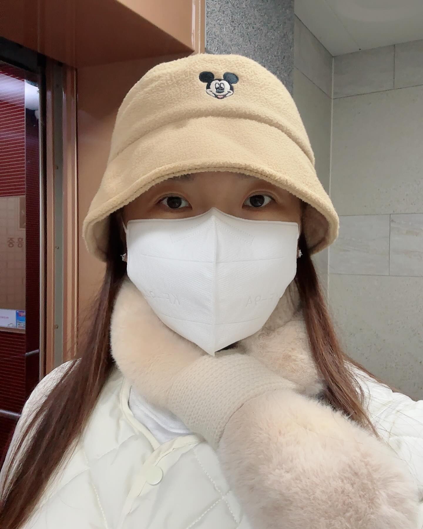아침에 꼼지락꼼지락 이불속에서 누웠다 자고… 오랜만에 머리감기 ㅋㅋㅋㅋㅋㅋ 아ㅠㅠ 왤케 귀찮지😡 아침밥으로 #쭈꾸미볶음 아빠가 뽑아준 #배추쌈 싸먹고 ㅋㅋㅋㅋ #하삼동커피 사와서 #편의점털기 머샀길래 #6만원어치 샀을꼬 ㅋㅋㅋㅋ 초콜릿,젤리,컵라면,김밥,닭꼬치…🤣