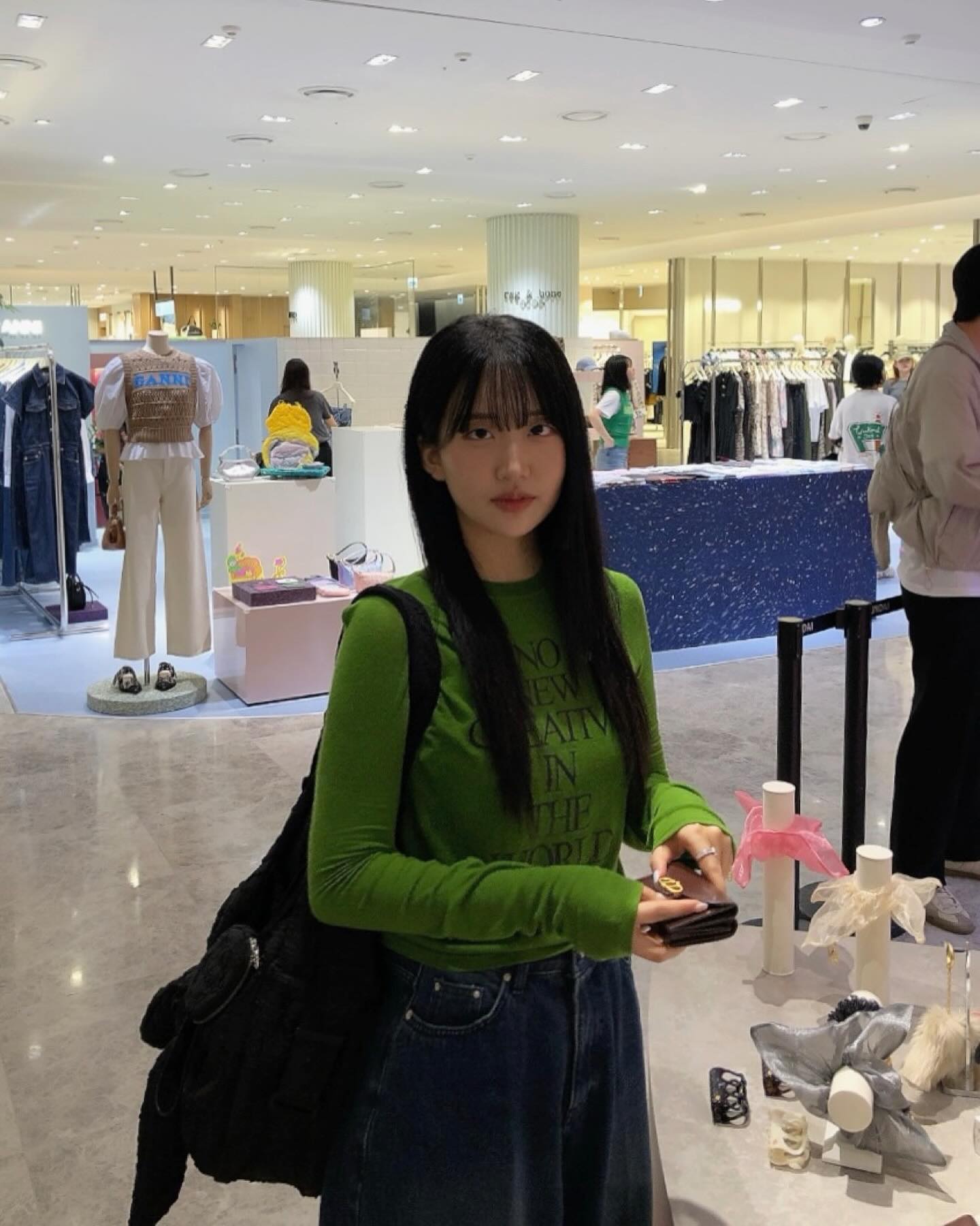 르봉백으로 유명한 아떼바네사브루노 팝업에 다녀왔어요 예쁜 가방 이것저것 다 들어보고 뽑기 이벤트도 했어요🤭 5월 9일까지 진행하니 여러분들도 다녀와 보세요🎀💗

#판교팝업 #아떼바네사브루노 #초청 #팝업