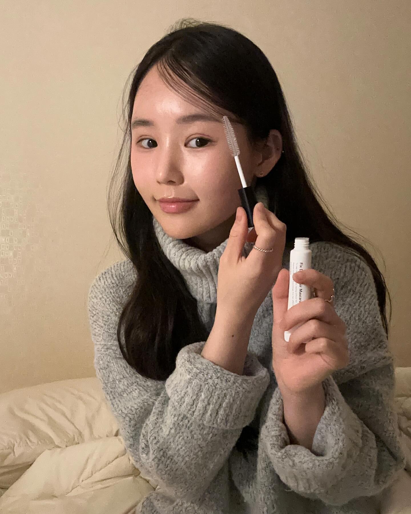 #협찬 #광고
그냥 스윽 바르기만 하면 바로 자리가 잡혀서 너무 편해요ㅜㅜ
똥손들도 쌉가넝!! 이거 진즉 알았더라면.. ㅎ
식물유래성분으로 향기도 좋고 머리카락에도 좋고

아 이거 보고 좋을거 같아서 구매하시려는 분들은
공식몰에서만 1+1 한다고하니까 여기서 구매하시는거 추천드려요ㅇㅇ!!!
 https://chahong.com/product/detail.html?product_no=327&cate_no=244&display_group=1

#차홍 #차홍헤어마스카라 #잔머리마스카라 #차홍신제품 #아이돌잔머리커버 #피부저자극 #두피저자극 #잔머리케어 #3초셋팅 #24시간지속력