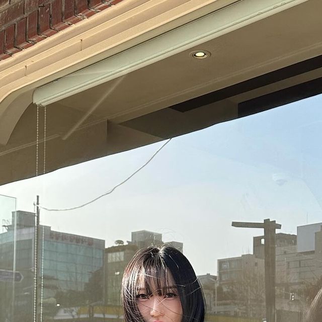  👻 on Instagram: "#광고 
@standarderror_official 

이제 슬슬 레더자켓 하나씩 준비해둬야 할 때 아니야? 😎
후드까지 있는 거 너무 좋잖아🤍

🖤 보통 다른 빳빳한 레더자켓과 다른 질감의 소프트한 터치감으로 편안한 착용감

🖤루즈 오버핏 실루엣 바탕으로 제작된 아이템으로 어떤 룩에도 부담 없이 가볍게 걸치기 좋은 유니섹스 기본 아우터 

🖤 높은 퀄리티의 앞면 플라켓 디자인과 필수 포인트인 투웨이 지퍼와 밑단 스트링으로 취향에 따라 다양하게 연출 가능
.
.
.
.
.
.
.
#스탠다드에러 #STANDARDERROR #스탠다드에러x텍토리
#아우터 #パンツ #outer #아우터추천 #아우터코디 #간절기아우터
#자켓 #jacket #자켓추천 #자켓코디 #간절기자켓 #봄코디 
#협찬 #협찬디엠 #모델 #패션모델 #뷰티모델 #여자모델"