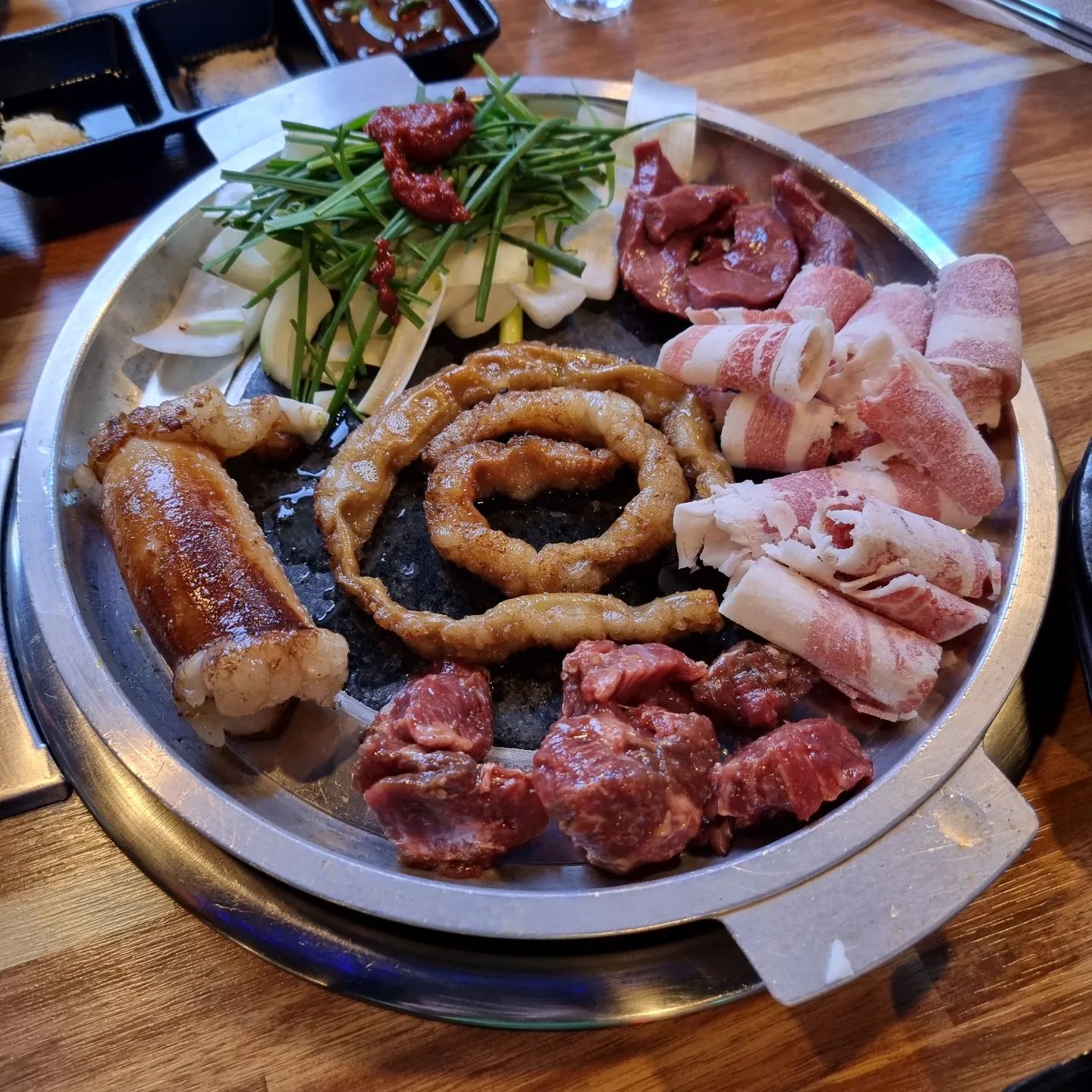 #곱이곱다 아들이랑 간만에 곱창구이 맛나게 냠
곱창 바로 먹을 수 있고 엄청꼬소하고 쫄깃♡
먹는사이에 나머지 대창 갈비살 차돌 구워서 냠