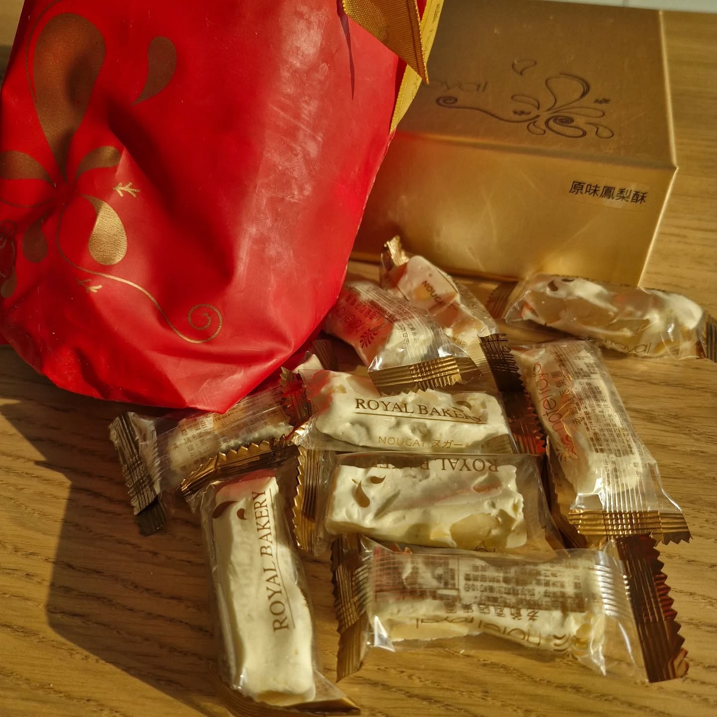 요즘 최애는 바로 
누가캔디 
마카다미아가 들어가 있어서 더 맛있는 호불호 없는 최고의 간식
