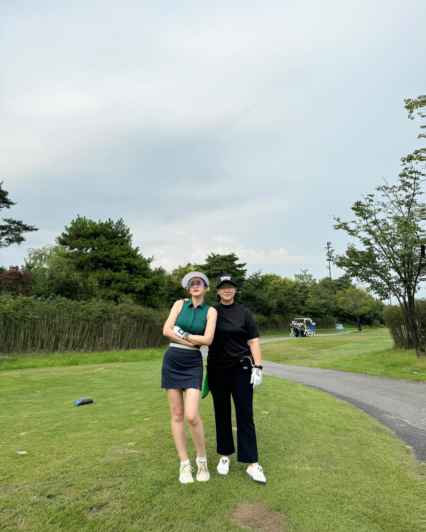 #동반기록

여름 야간 라운딩
바람이 불었으나 , 땀샘이 터지고
습한 날씨에 옷이 갱겨버림

다 벗고 치고 싶다 ..

#휴가 
#부부라운딩 
#솔트베이cc 
#야간라운딩 #여름라운딩 
미친짓 ..;ㅎ
