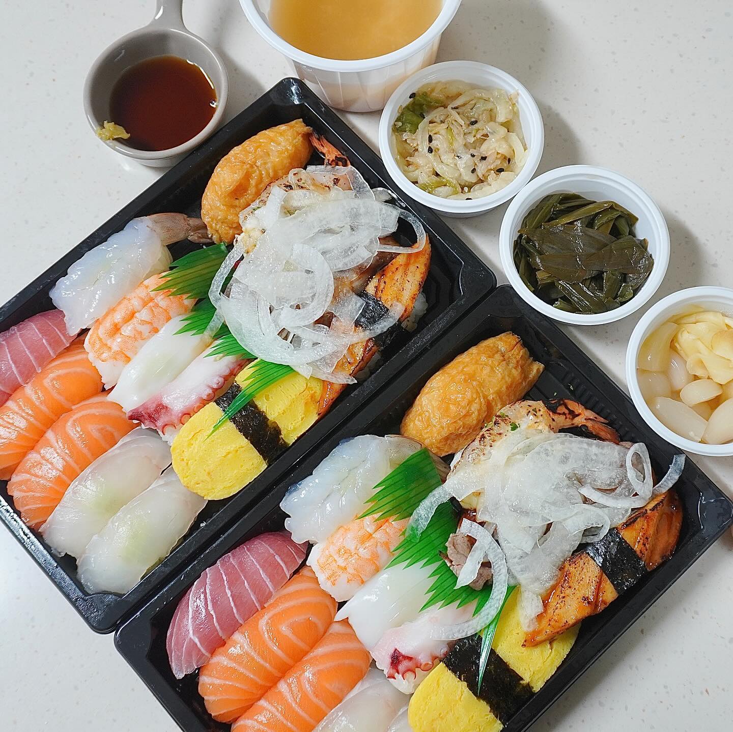 #협찬
학익동 초밥맹그는집에서 모듬 주문❤️
여기 초밥 유명하던데 진짜 맛있더라고요
연어부터 새우, 계란, 장어 몰라 다 맛있었다
다음에 또 포장하러 가야겠어요👍🏻

👉🏻모듬 초밥 1팩 15,900원

#먹스타그램#먹팔#맞팔#학익동초밥#초밥#초밥맹그는집#미추홀구초밥#광어#연어#새우#참치#장어