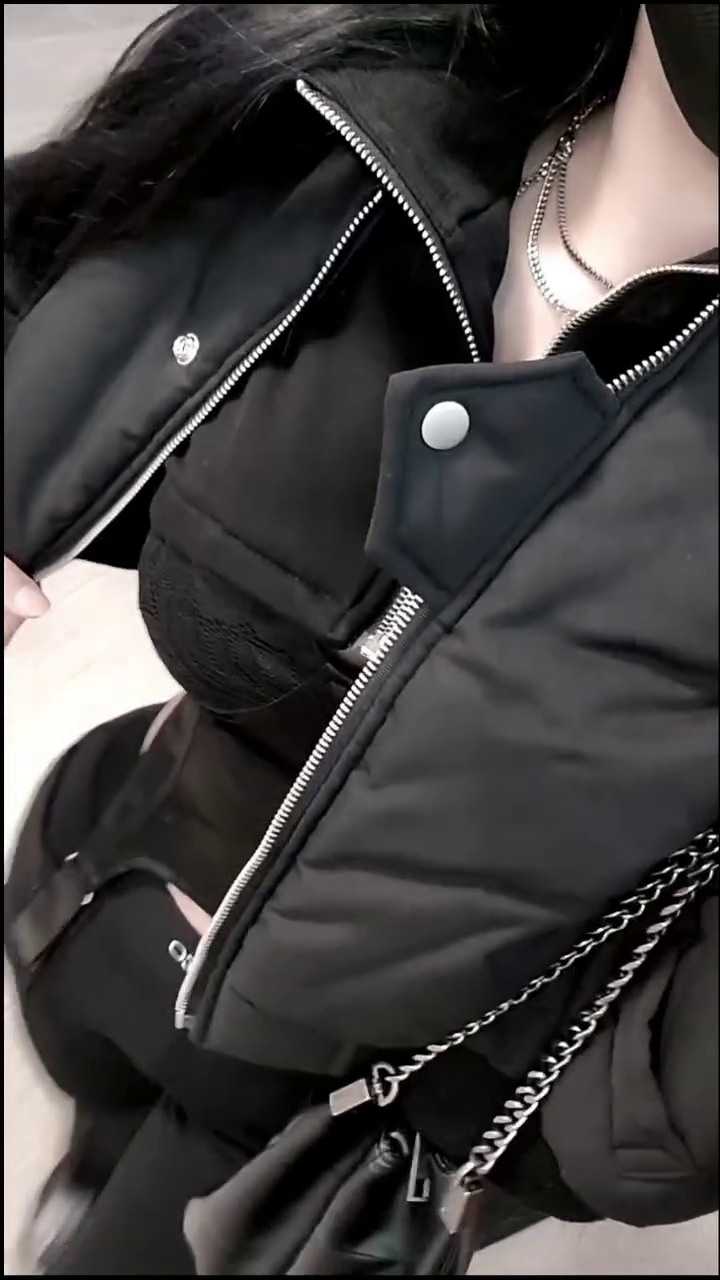 ??? : 돌아와줘요

여러분은 어떤 게 더 좋나요?!