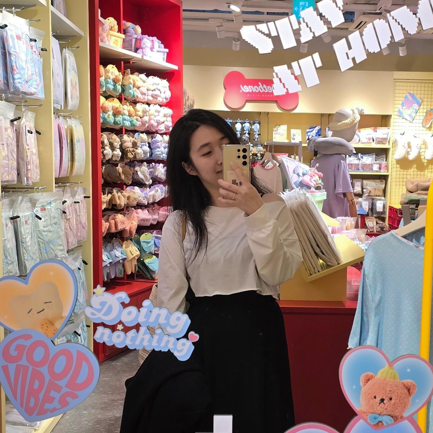 #버터
새옷 입고 나들이
버터에 포토존이 매우 많더라🧈
.
.
.
#홍대버터 #내사진 #데일리룩 #꾸안꾸 #꾸안꾸코디 #여자데일리룩 #오프숄더티 #모나미룩 #블랙앤화이트룩