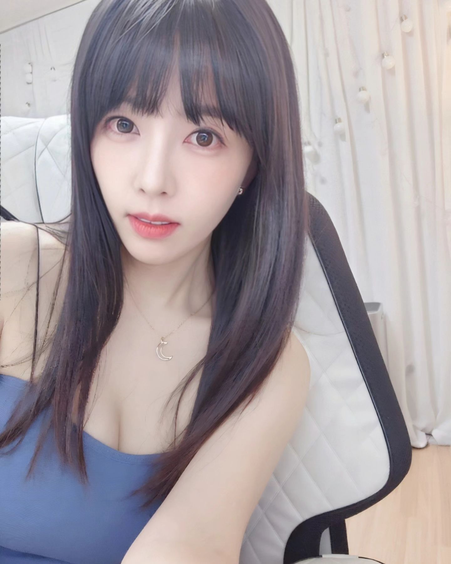생존신고^.^
살아있습니당.
열심히살구있움!
내년을위해올해더열심히살자!
화이팅!