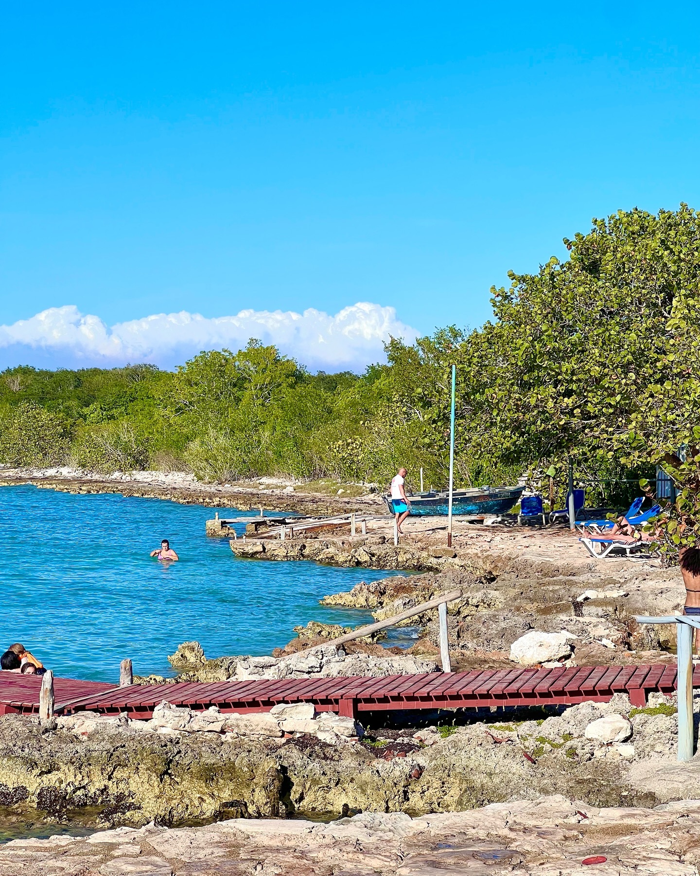 행복이 퐁퐁 퍼지는 곳🐠🦋🌊

📍punta perdiz , Giron 🇨🇺