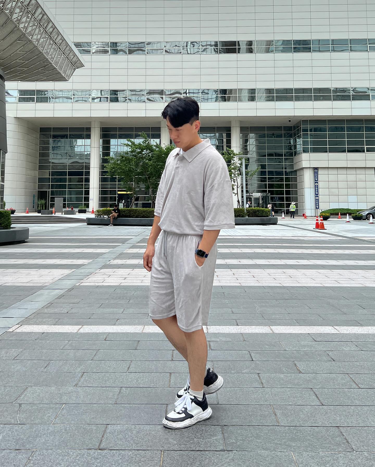#협찬 wooilsin_official 

오늘보다 나은 내일을 준비하는 남자를 위한
남성 패션 쇼핑몰 ‘우일신’의
“올란도 타올지 상하의 세트”

📍얇고 가벼운 타올지 원단
📍상하의 따로 활용 가능
📍휴양지, 수영장, 일상복으로 착용
📍다른 ‘베스트’ 제품들도 구경해보세요 

wooilsin_official 
.
.
.
 #우일신 #ootd #outfit #dailylook #koreanfashion #오오티디 #패션스타그램 #남자코디 #데일리룩 #인스타패션 #20대코디 #옷스타그램