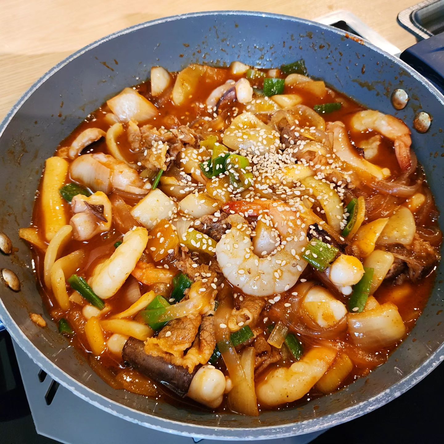낙지 곱창 새우가 마나 탱글하고 맛있는 낙곱새가 탄생했어요

국민낙곱새는 낙곱새 낙우새 낙삼새 소곱창전골이 있는데 저는 낙우새로 먹었어요~

언제 먹어도 맛있는 국민낙곱새 미추홀점

밥에 슥슥 비벼먹으면 더 맛있죠?

마지막 볶음밥도 잊으면 안되고요~

매장에서 메인요리를 주문하면 계란찜과 공기밥도 제공되요~

#청운대맛집 #도화동맛집 #국민낙곱새 #미추홀구맛집 #낙우새맛집 #낙곱새맛집 #볶음밥 #낙우새 #낙곱새 #앨리웨이인천 #좋아요 #먹스타그램 #먹소통 #먹팔 #맞팔은최신피드에댓글