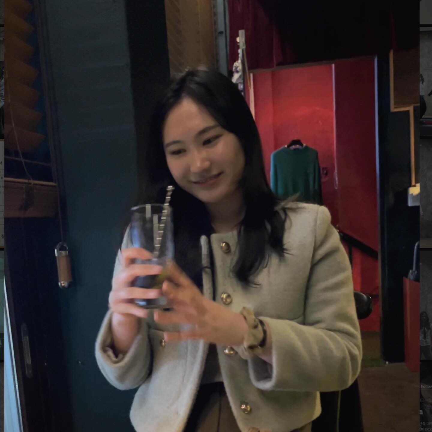공연과 함께 술을 즐길 수 있는 전대 정문 재즈바 [젭스] 
#광주와인바 #광주칵테일바 #광주북구재즈바
📍영업시간 화-일 18:00-1:00 
매일 20시 라이브공연(공연비 5,000-10,000원)
주소 광주광역시 북구 자미로 58 2층

은은한 조명이 있어서 분위기가 너무 좋아요! 이색 데이트로 기분내기 넘 좋았고 영화 속에 있는 것 같았어요,, 라이브 공연 들으면서 칵테일 한 잔하니까 힐링 그 자체🥹 공연 자체가 손님들과 거리가 가깝기도 하고 소통하는 분위기라 더 재밌었어요ㅎㅎ 
공연하시고 신청곡도 받아요! 저는 cheek to cheek 신청해서 불러주셨어요 헤헷

그리고 여기 음식도 진짜 맛있움ㅠㅠ🤤 가지치즈오븐구이(19,900원)는 가지로 이렇게 맛있게 만들 수 있다니 놀램..치즈 양도 많고 토마토 소스에 허브가 들어가서 더 맛있었고 가지도 적당히 흐물해서 호불호없이 먹을 수 있었어요!
꿀 치즈 카프레제(15,900원)도 간단한 안주로 좋았고 수제 푸딩(8,900원)은 크기가 진짜 커서 가격이 납득이 돼요 고소하고 달달한 커스터드 푸딩인데 딱 정석느낌 
칵테일은 몇 도인지, 양도 나와있어서 좋았고 도수 조절도 가능해요! 저는 티폴투(14,000원) 모히또로 했는데 보라빛이 영롱하니 넘 이쁘고 맛있었어요 네이버 포토리뷰 쓰면 칵테일 1잔 제공되니 침고하세요~!

사장님도 넘 친절하시구 분위기도 넘 좋아서 2시간이 순삭이었어요ㅠ 재방문 의사 100%!!! 혼술 하시는 분들도 있어서 부담없이 방문하기 좋았어요 행복한 시간이었습니다💗💗