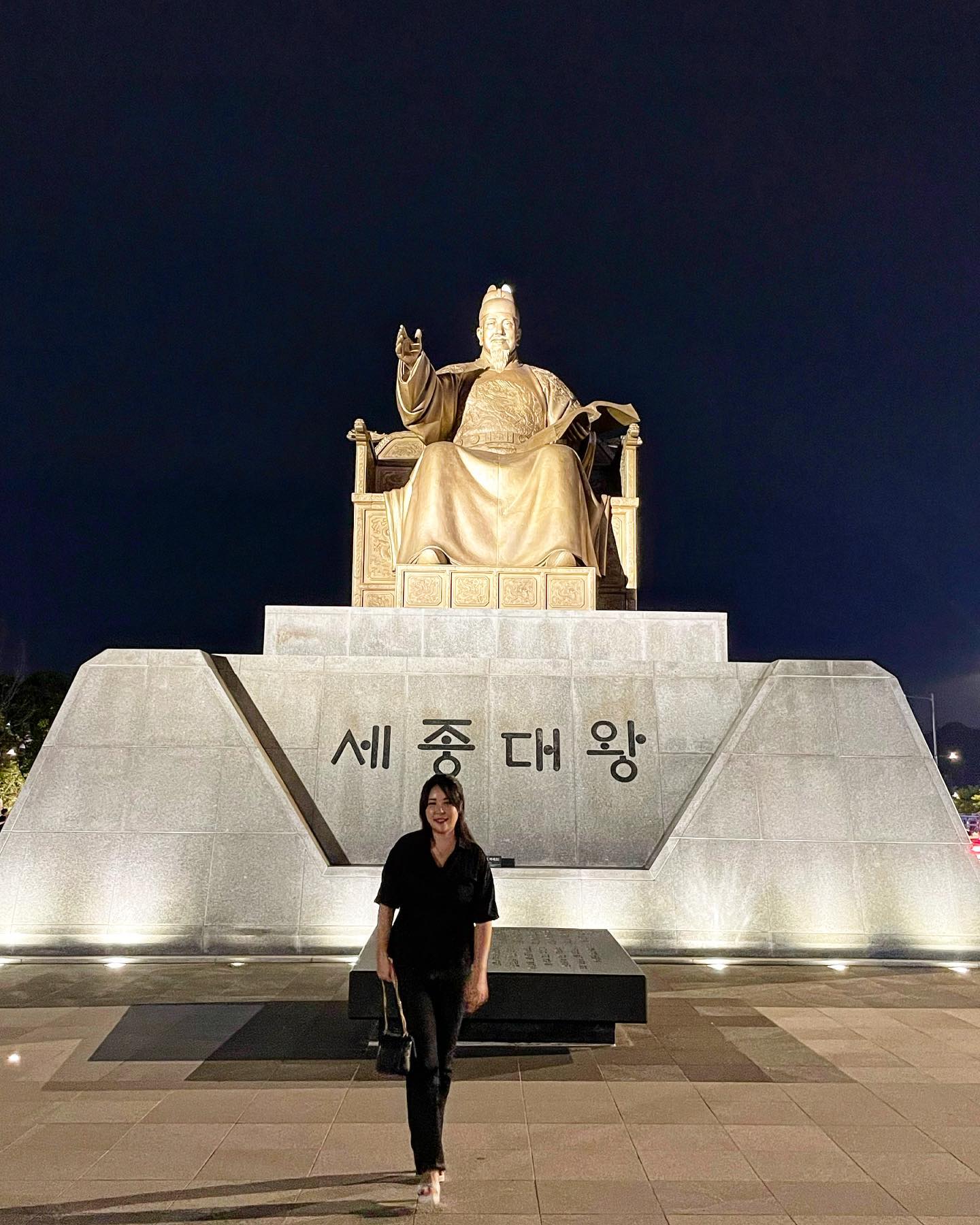 #광화문나들이🇰🇷 

국뽕 제대루 😆

만나면 좋은 친구덜
s2___jy 
@차니쓰
@혬

오늘도 즐거운 시간 감사해여♥️

•
•
•
#붓쳐스컷광화문#광화문#부쳐스컷#냠냠#소는사랑입니다🐮❤️#음머#안심스테이크🍴#나는꽃등심#마시탸그램#세종대왕님#잘놀잘먹😀#20230904#내이쁘니덜#방애기생축👼🏻🎉