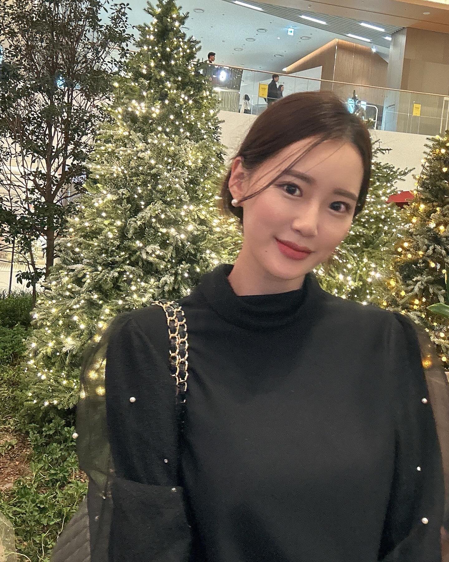 이번 2023년의 나의 인스타그램은 가을 건너뛰고 바로 early christmas🎄
.
.
.
#더현대서울 #더현대 #thehyundai #현대백화점 #selfie #크리스마스 #christmas