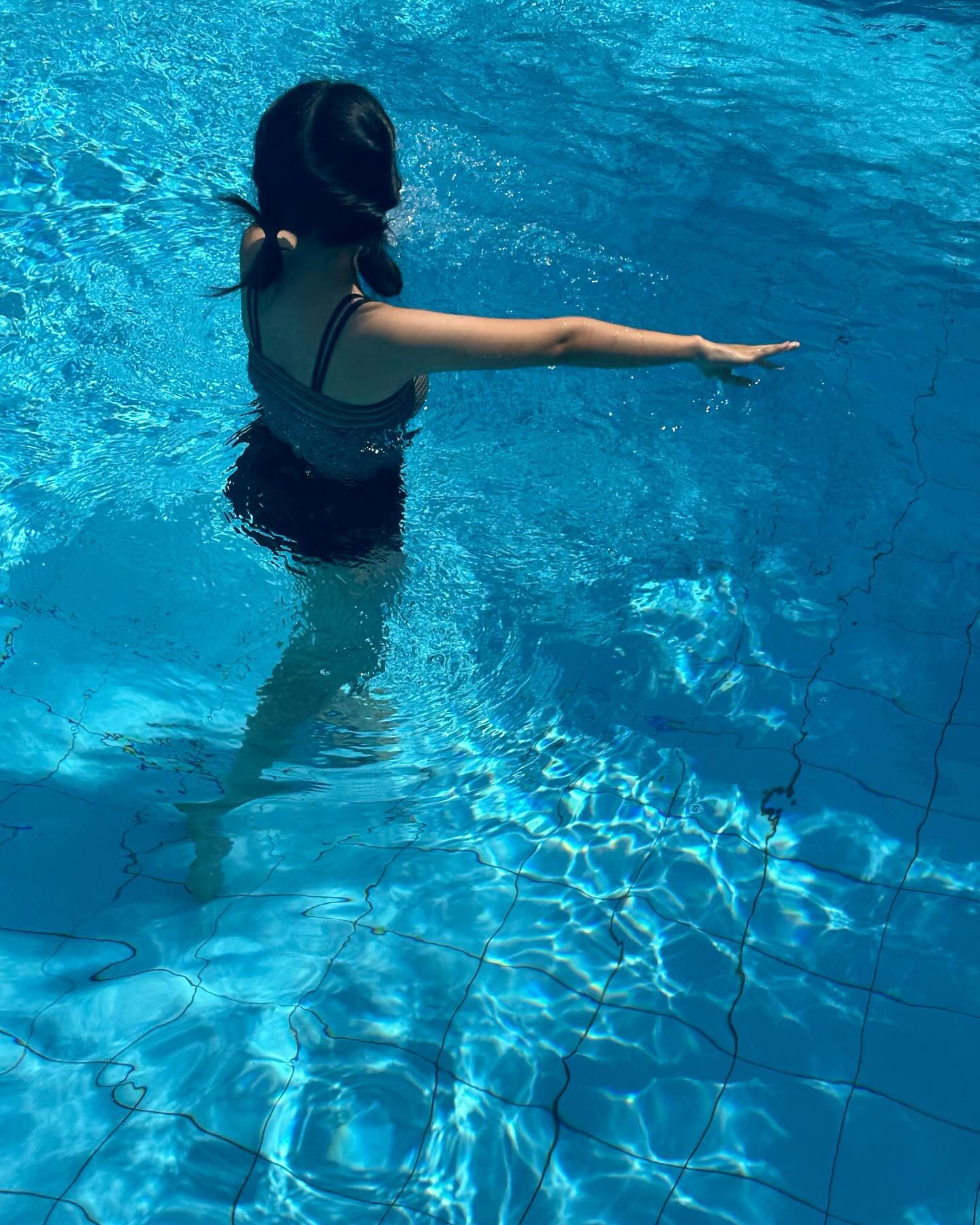 🐳 ._.=33