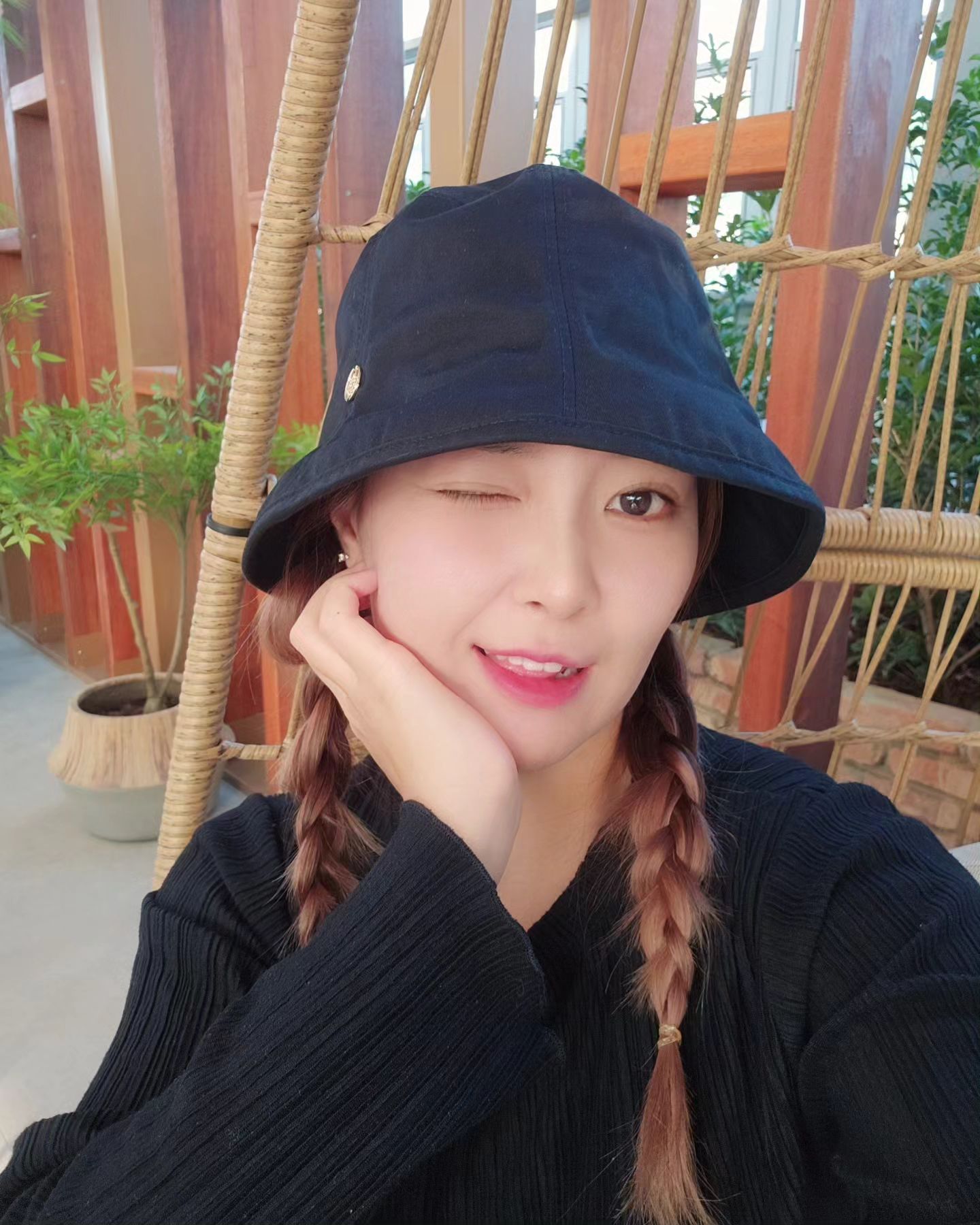 엄마랑 데이뚜💕

자연광이 낭낭한 카페 두운리는
셀카 맛집이었고,
요즘 사진 잘 안찍던 엄마가
얌전히 사진을 찍은 곳이기도 하다...!

오랜만에 엄마랑 드라이브하면서
기분전환 제대로😆

엄마 다음엔 서울숲이야!

#카페투어 #신상카페 #카페두운리 #강화도대형카페
#셀카맛집 #자연광최고 #민낯주의 #B612 #셀카 #셀스타
#젼니일상 #젼니의하루