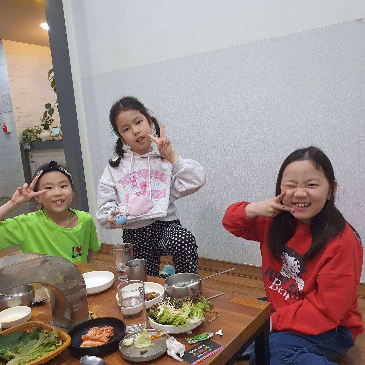 #240405
#장고집
#첫만남❤️ 
#넘잘노는너희들👍👍 
#덕분에
#애미들도신나고 
#사계
#나루토춤 
#상어코인
#불금불태움🔥