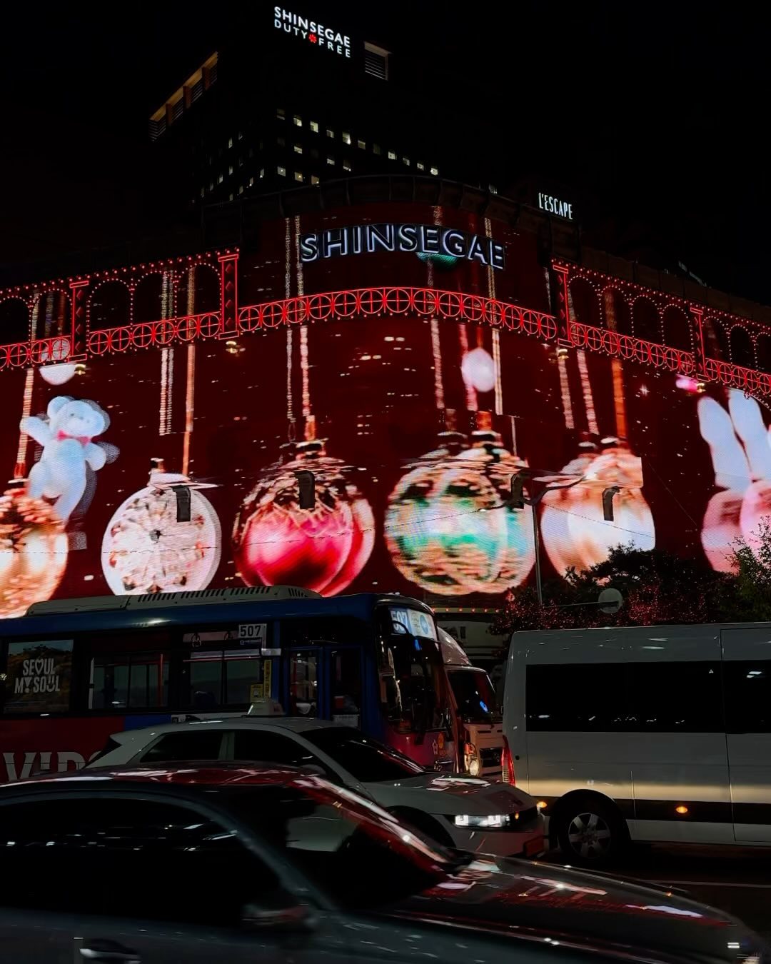 다들 메리크리스마스🎄🤍
11월에 미리 방문한 신세계 본점,, 올해도 어김없이✌🏼
을지로 넘 좋아💓
그리고 집가는길 들린 애견샵.. 얘 진짜 데려올뻔🥲
이름도 떠올랐는데 호동이.. 호동아… 🐶